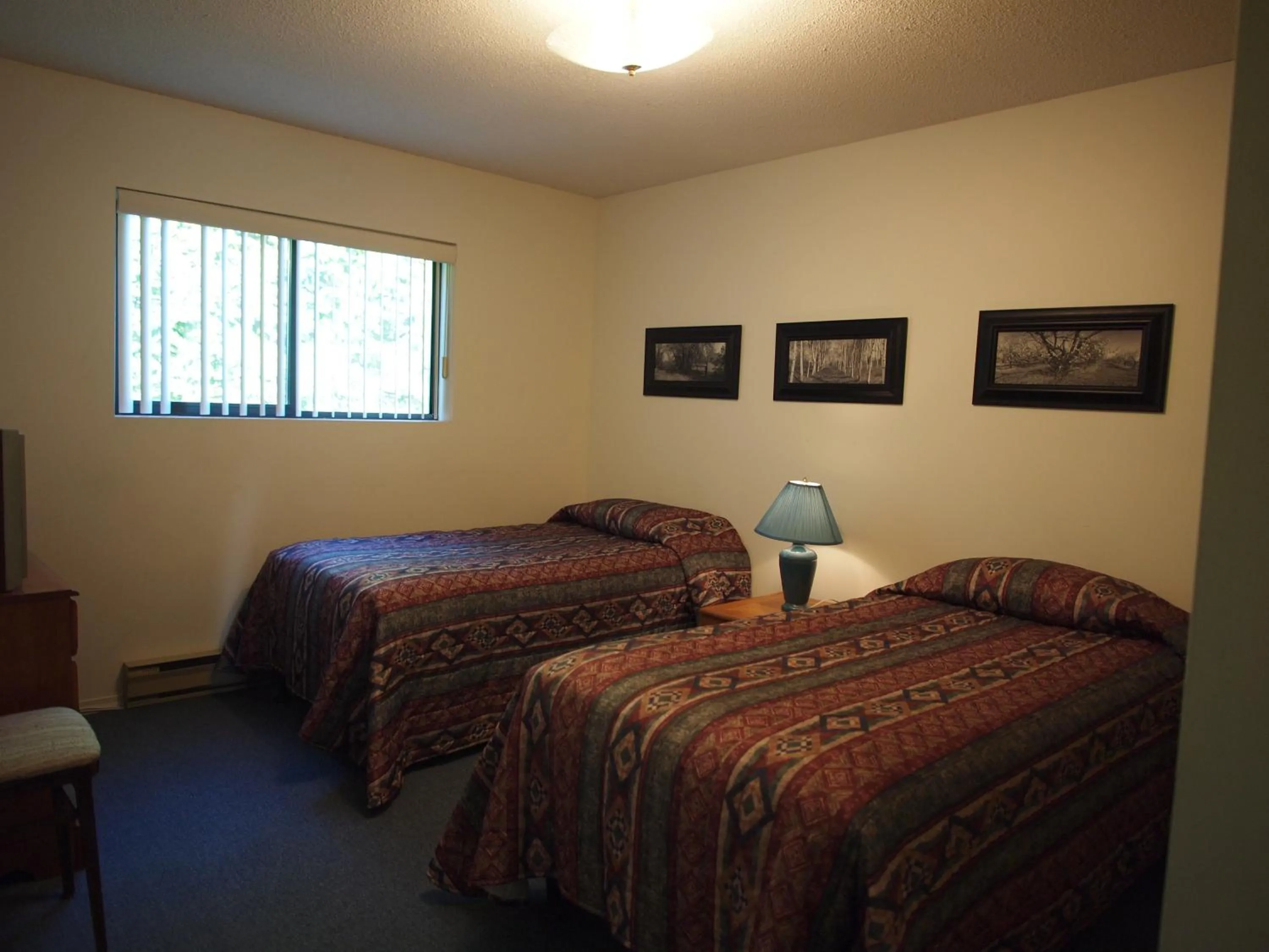 Bedroom, Bed in Whale's Tail Guest Suites