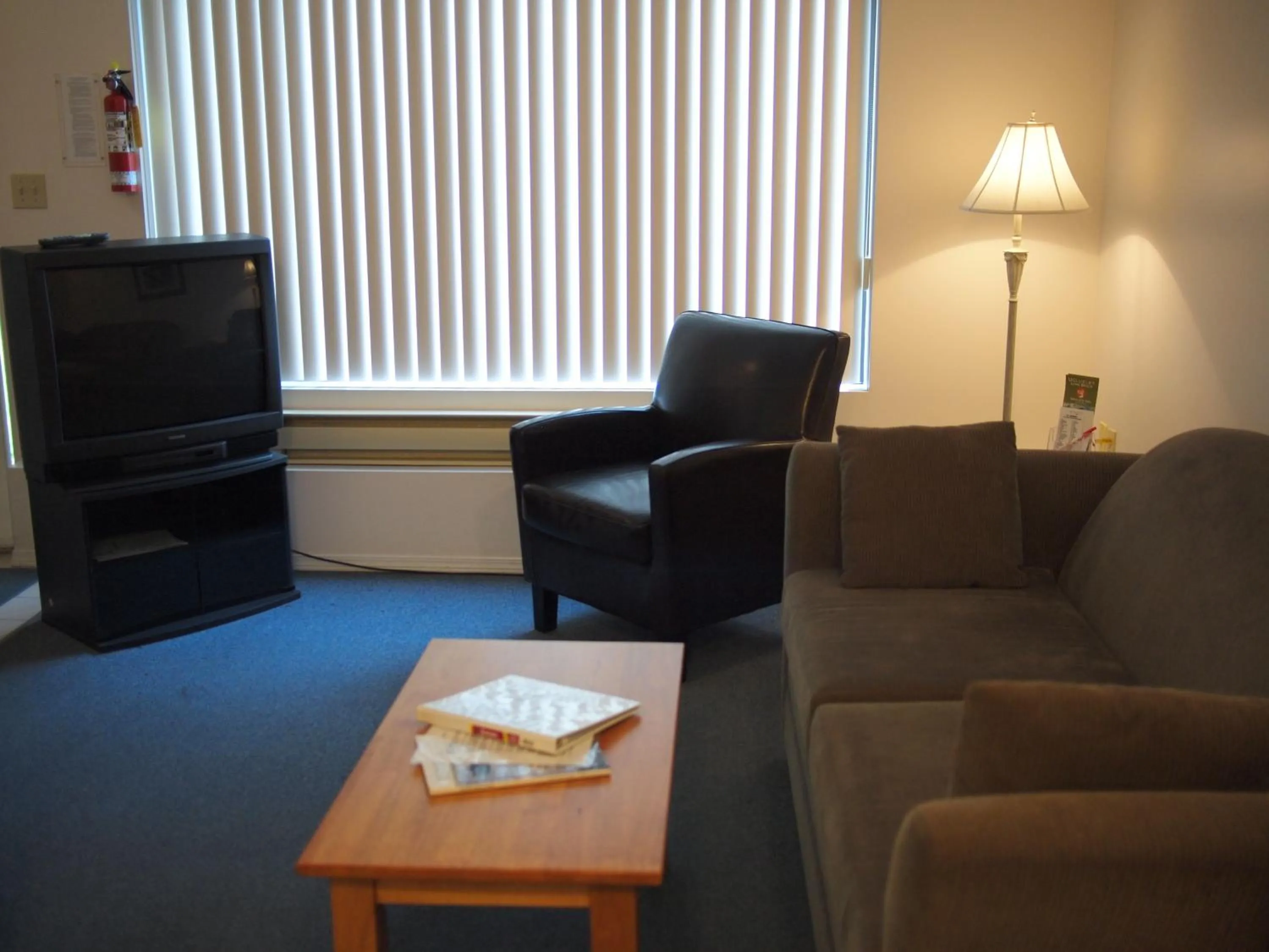 Living room in Whale's Tail Guest Suites