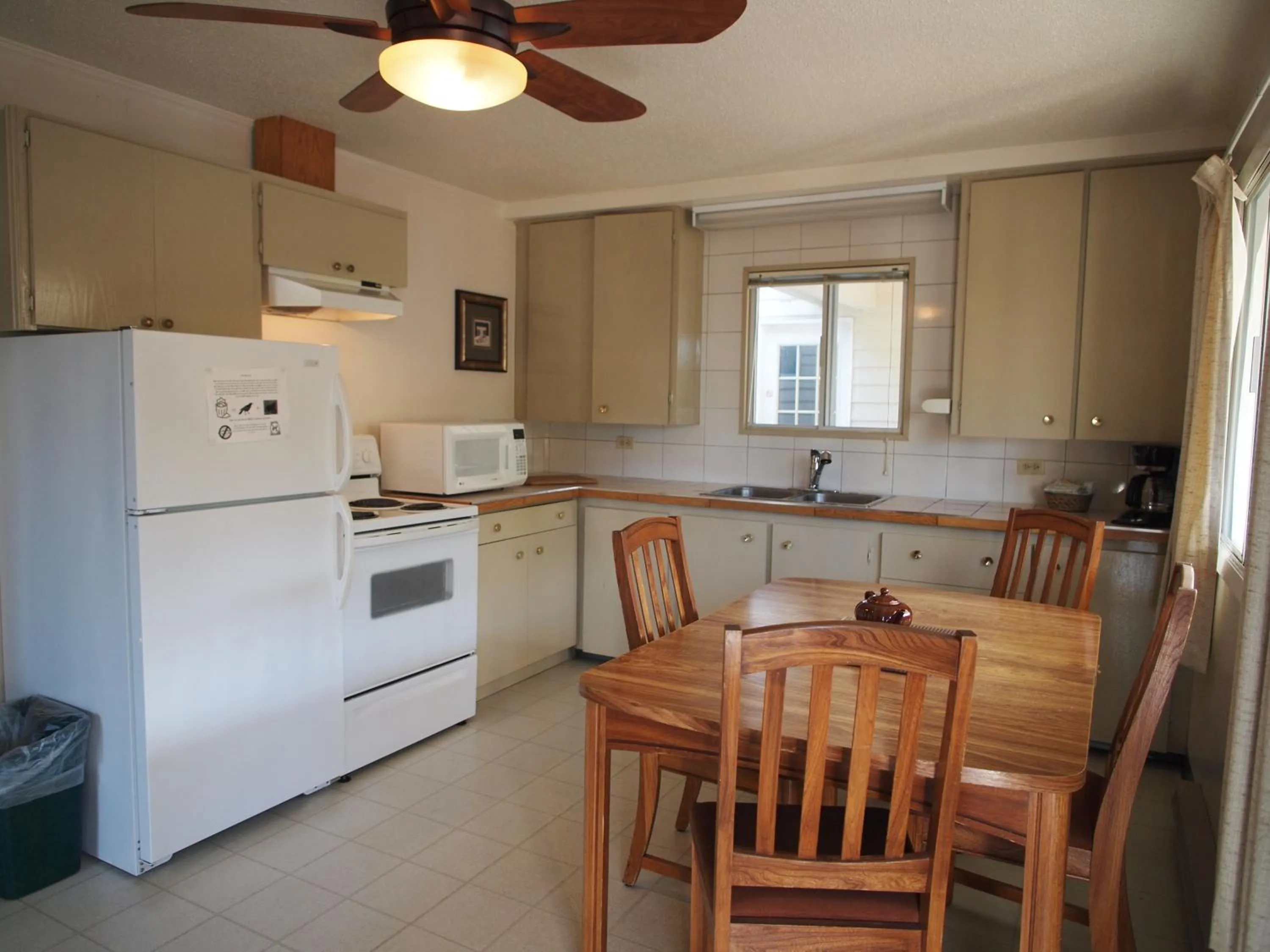 Kitchen or kitchenette in Whale's Tail Guest Suites