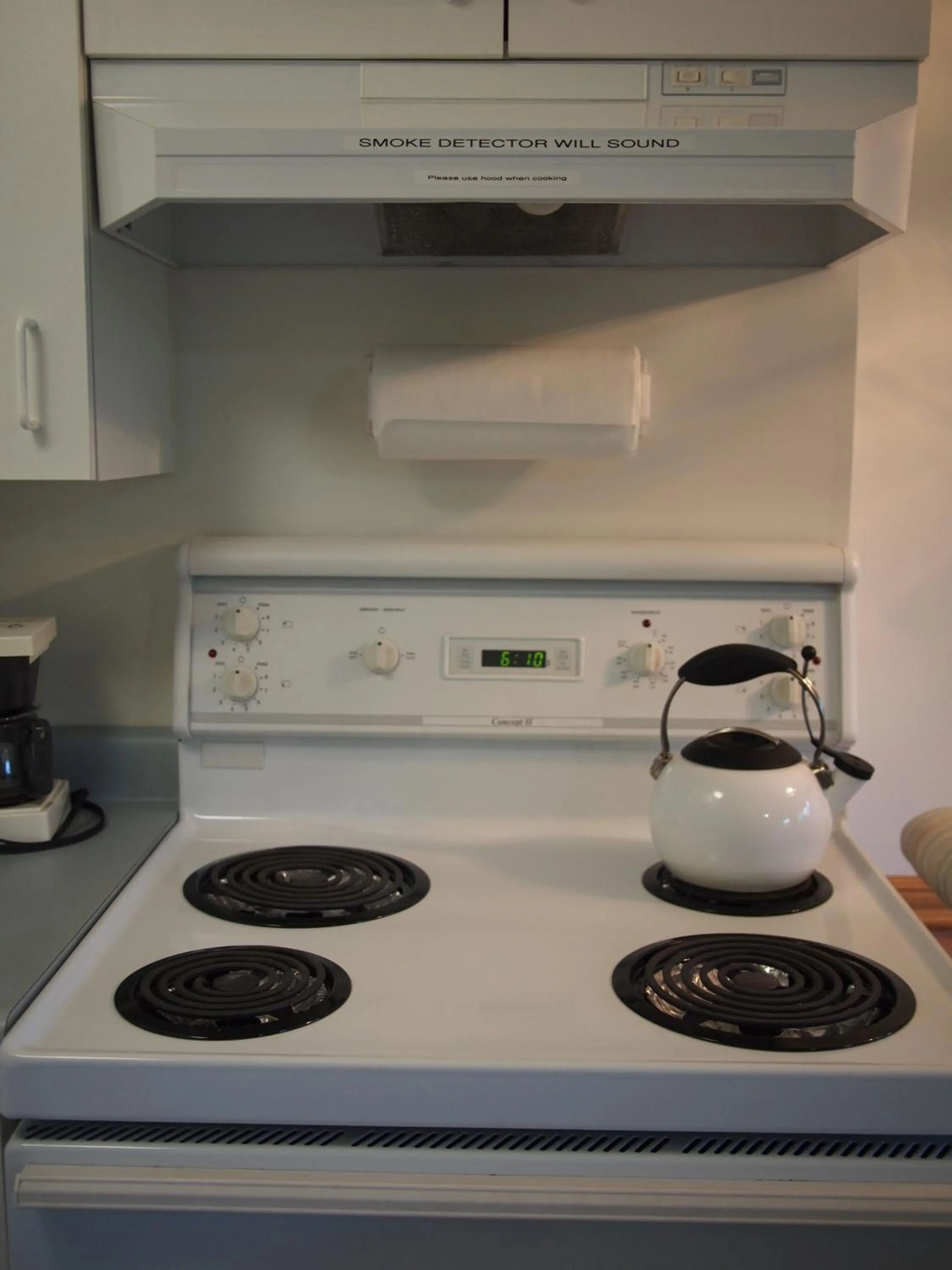 Kitchen or kitchenette in Whale's Tail Guest Suites