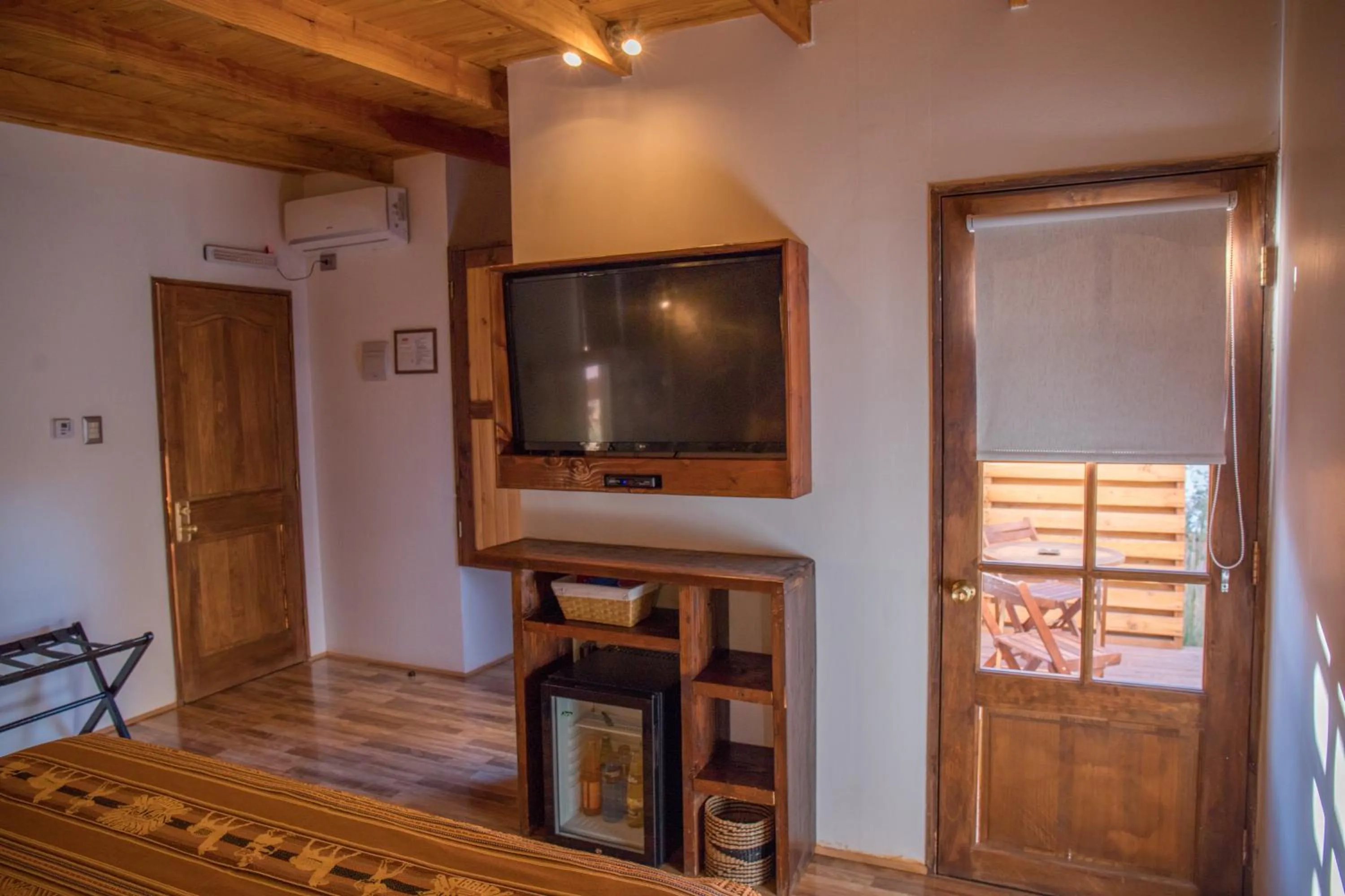 Communal lounge/ TV room in Lodge Quelana