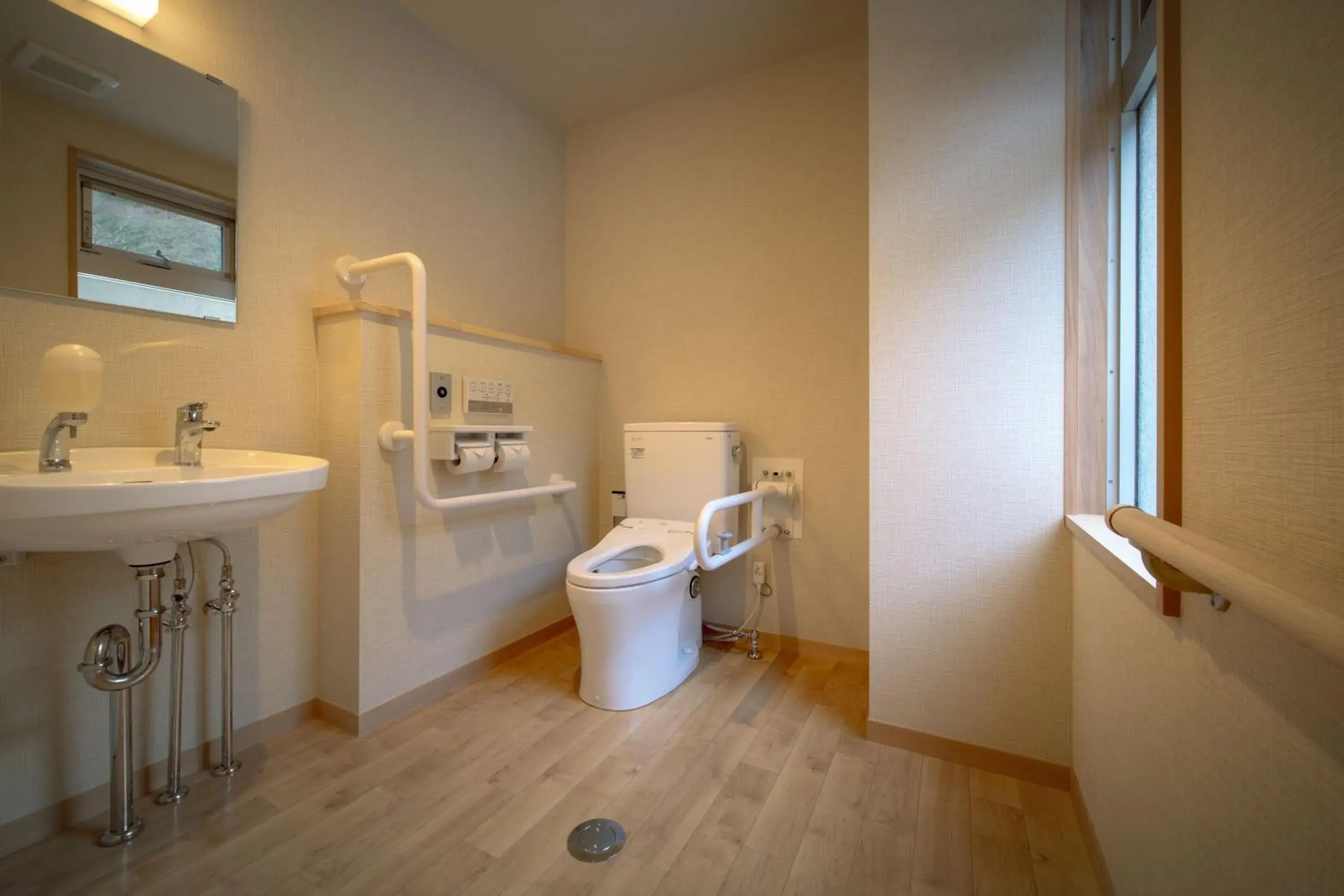 Suite with Hot Tub in YUMORI ONSEN HOSTEL Suite with Hot Tub in YUMORI ONSEN HOSTEL