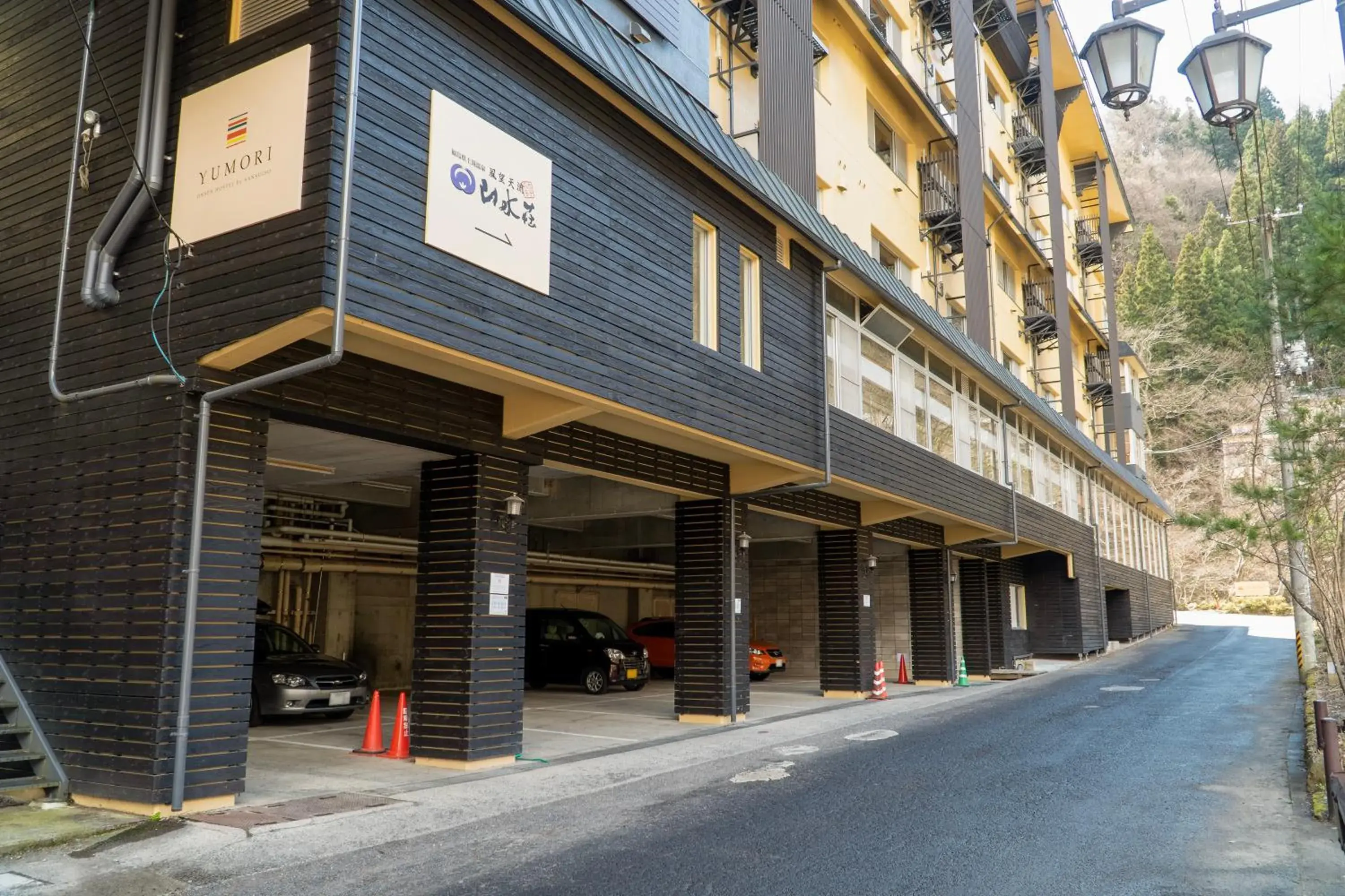 Property building in YUMORI ONSEN HOSTEL Property building in YUMORI ONSEN HOSTEL