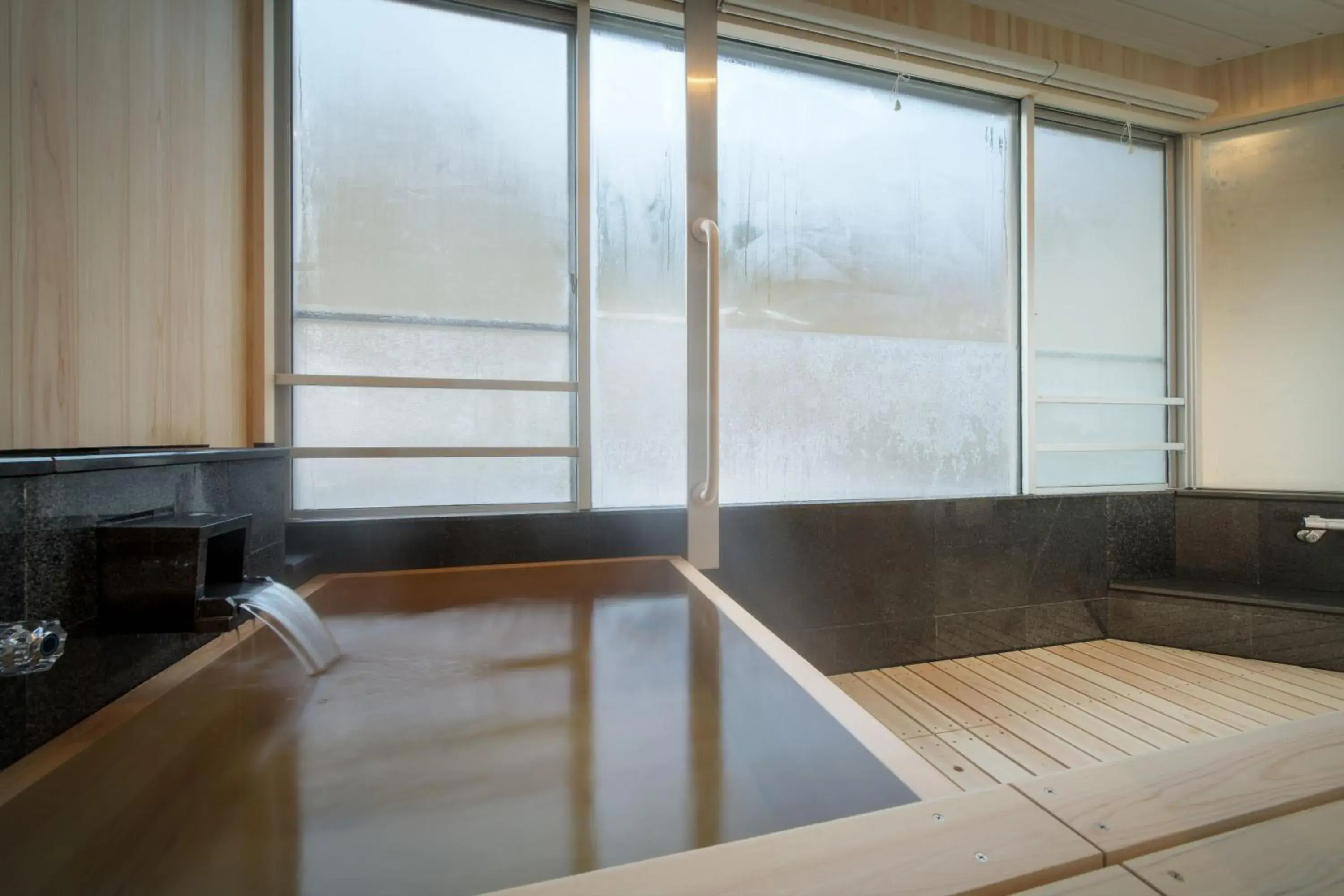 Suite with Hot Tub in YUMORI ONSEN HOSTEL Suite with Hot Tub in YUMORI ONSEN HOSTEL