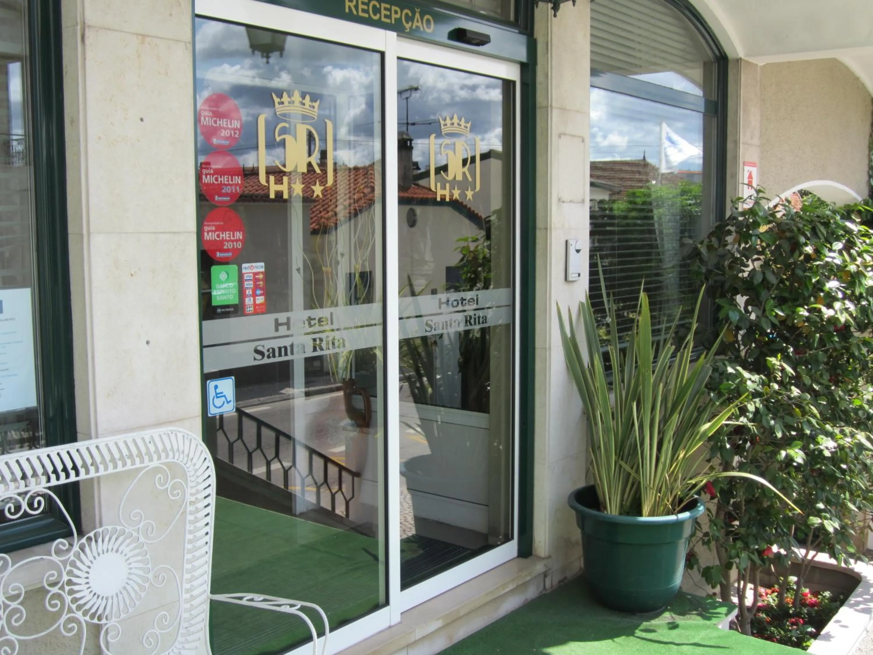 Facade/entrance in Hotel Santa Rita