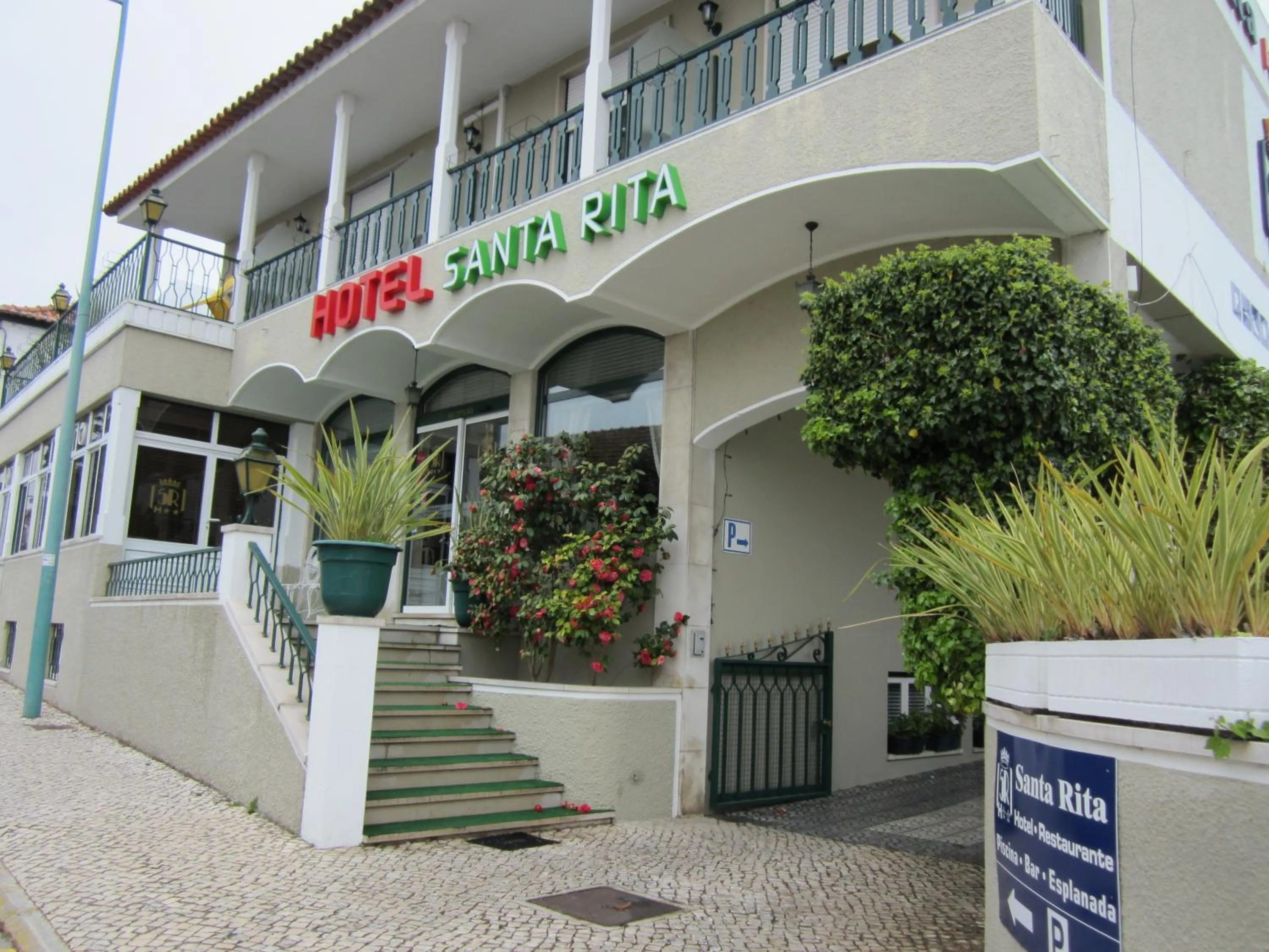 Facade/entrance in Hotel Santa Rita