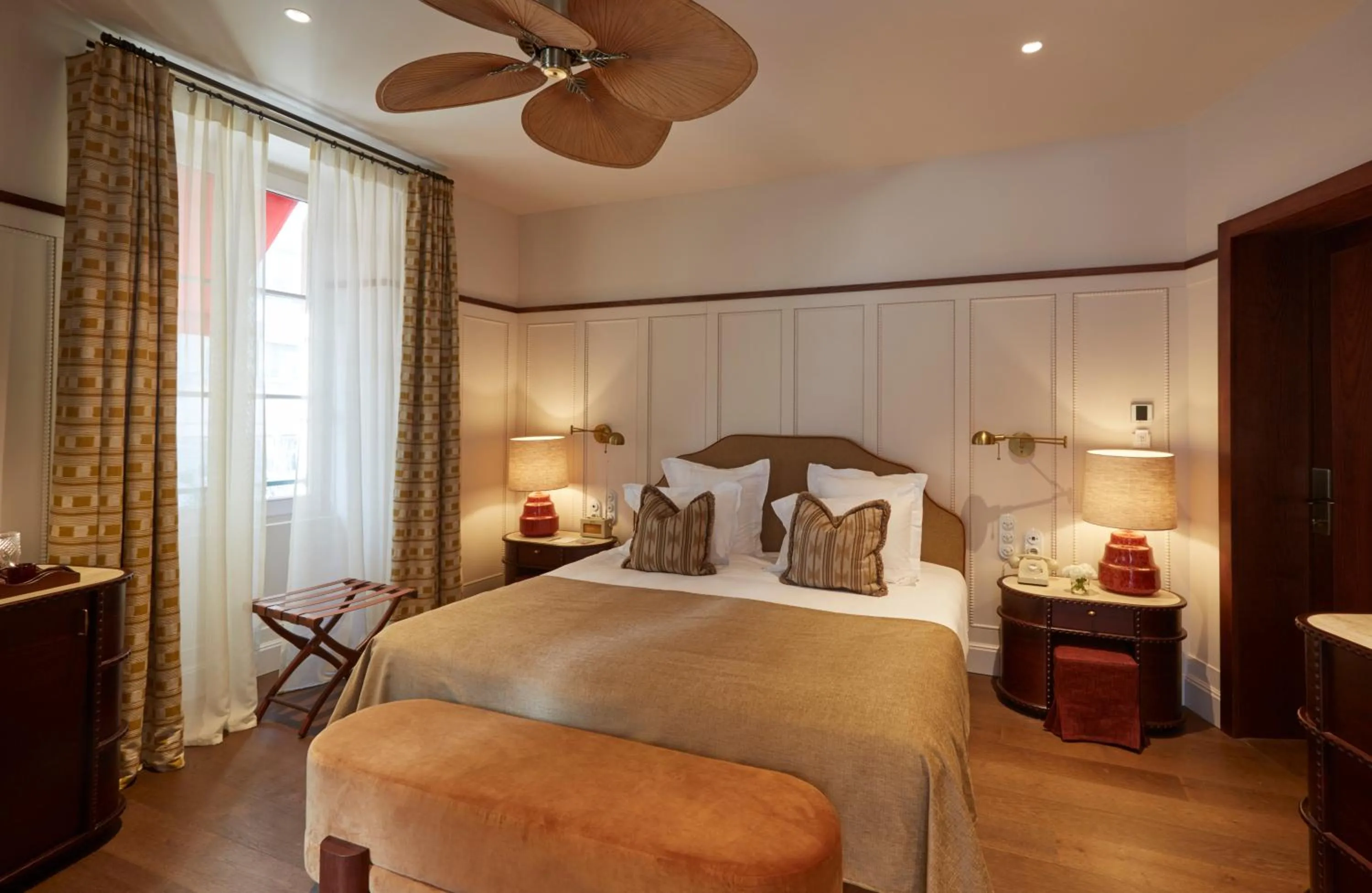 Bed in Hotel de Silhouette