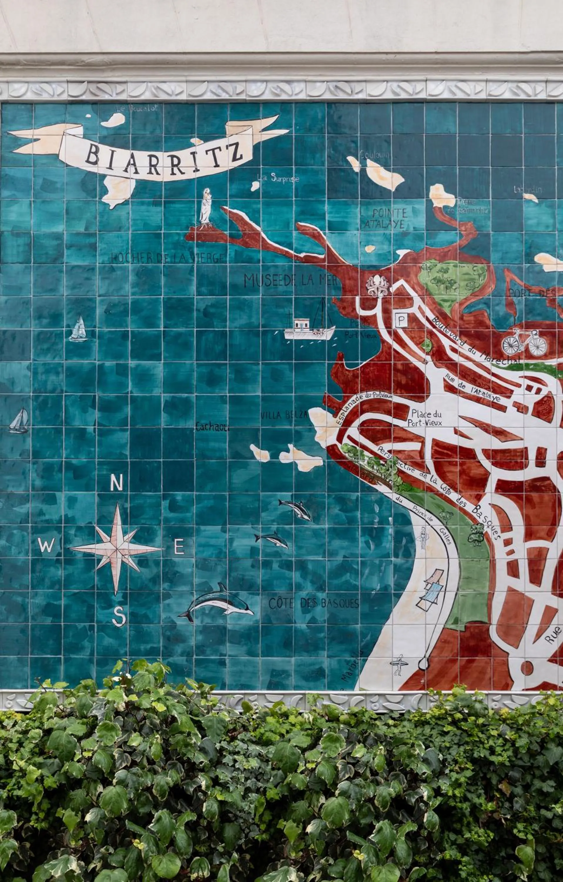 Property building in Hotel de Silhouette