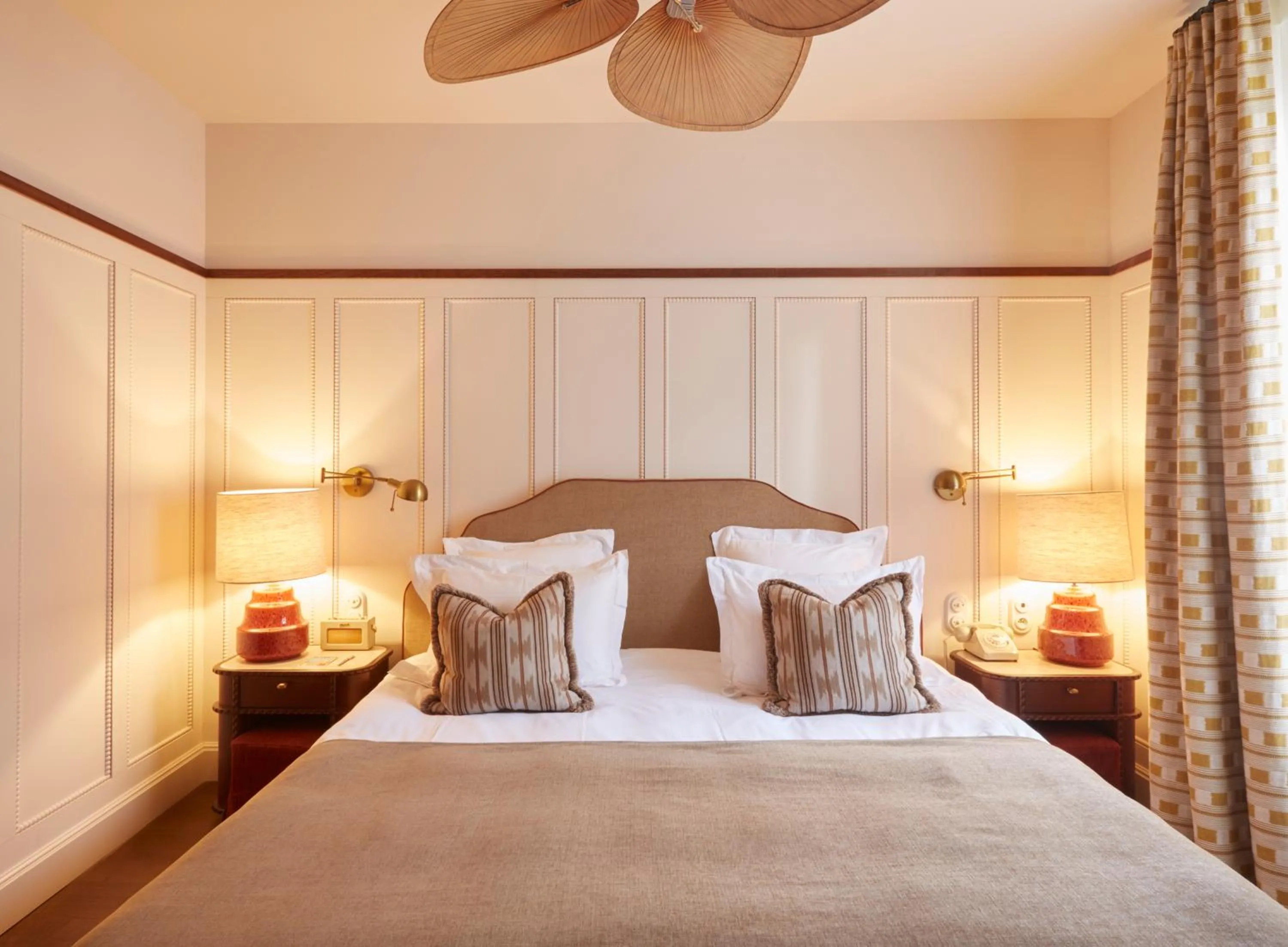 Bed in Hotel de Silhouette