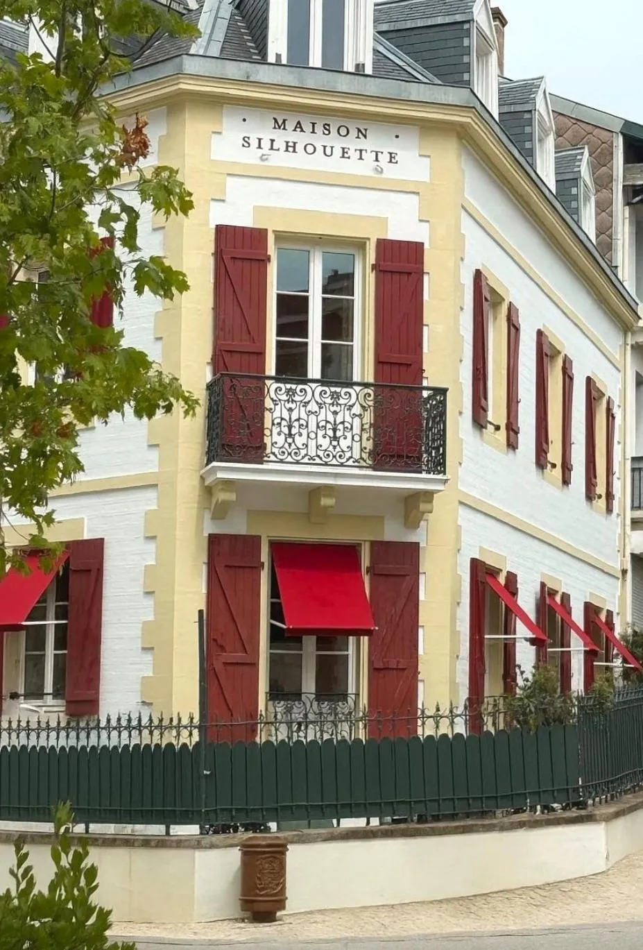 Facade/entrance in Hotel de Silhouette