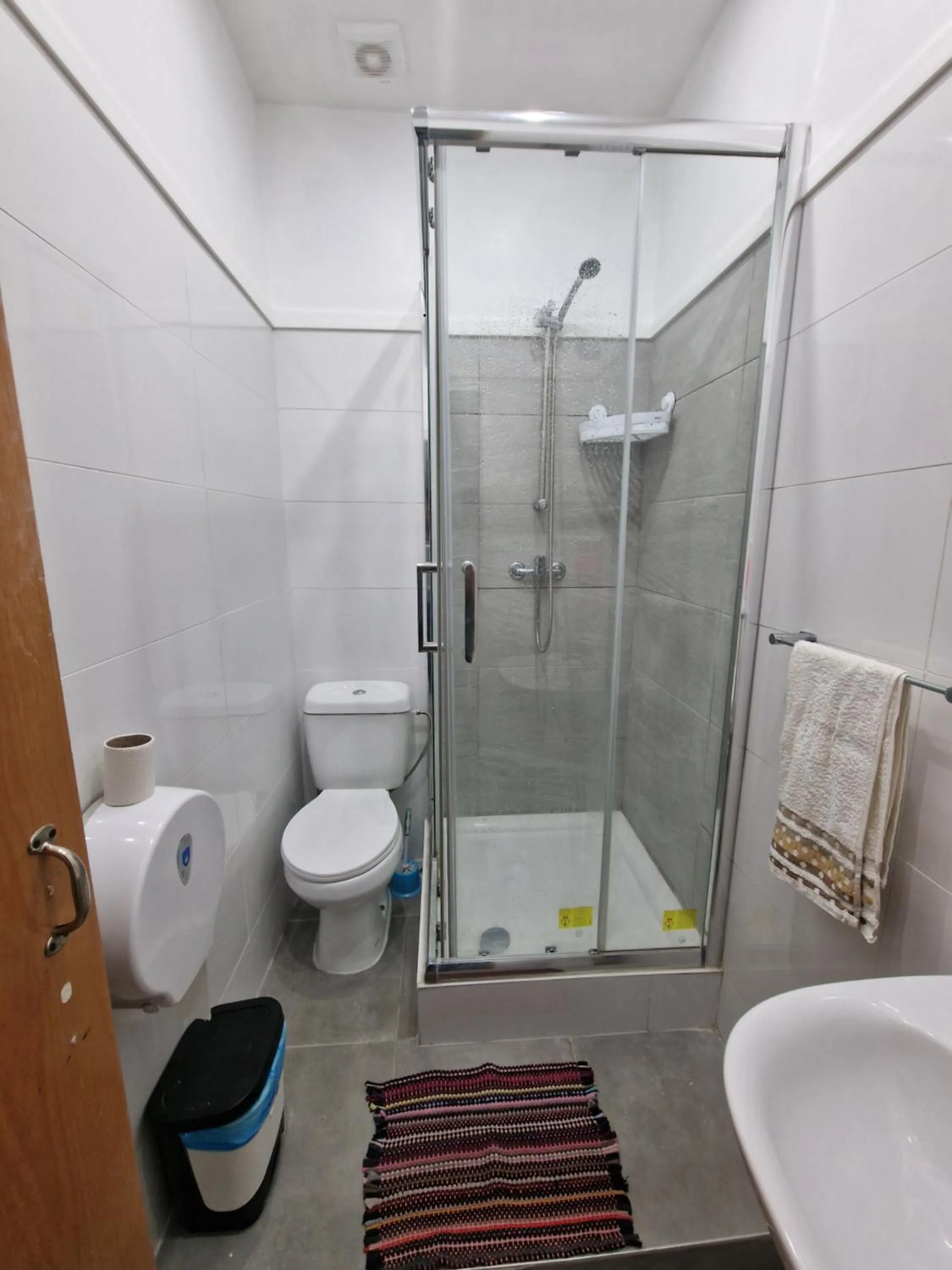 Shower in Alojamento Local Private Accommodation