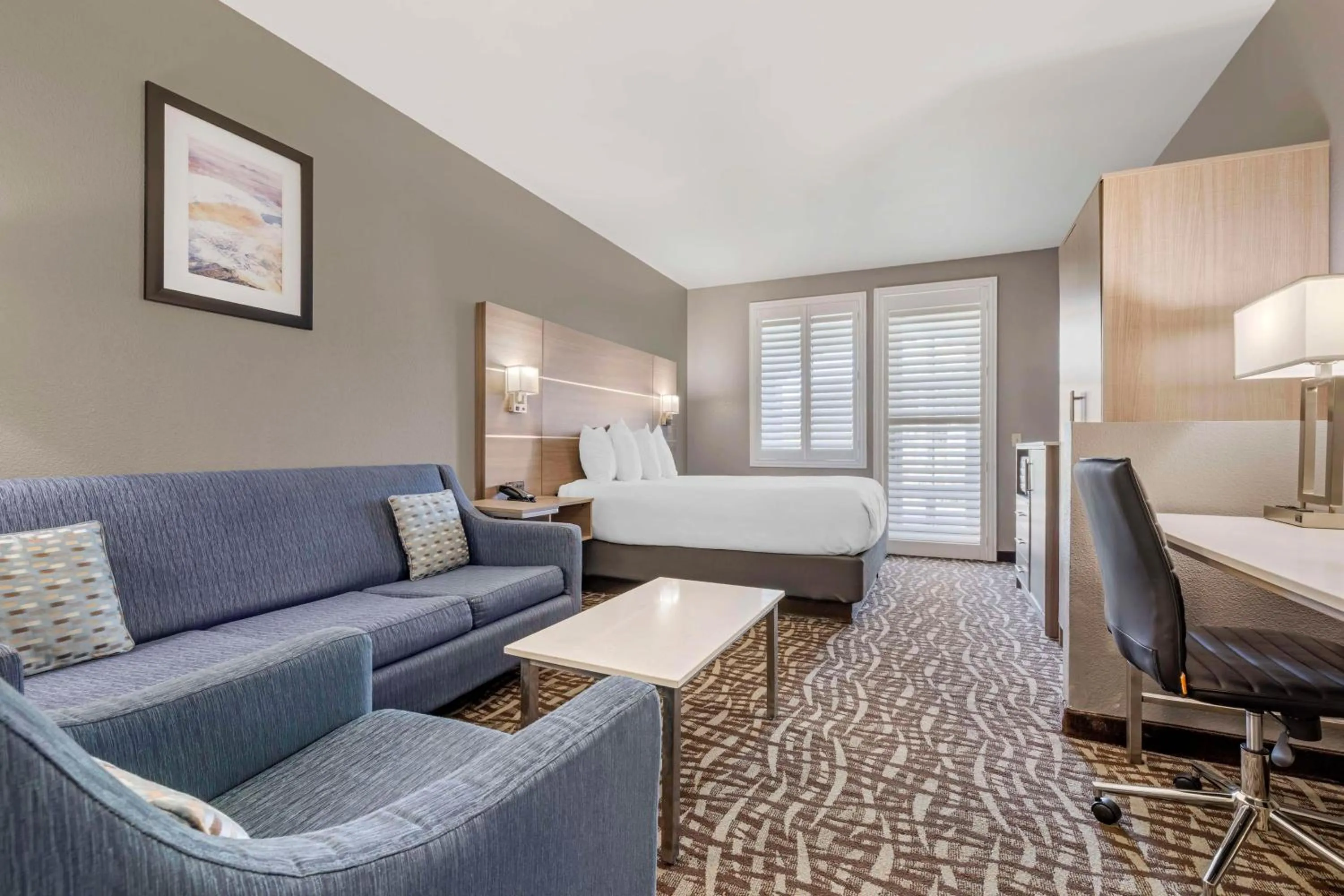 Bedroom, Bed in Best Western Plus Lake Elsinore Inn & Suites