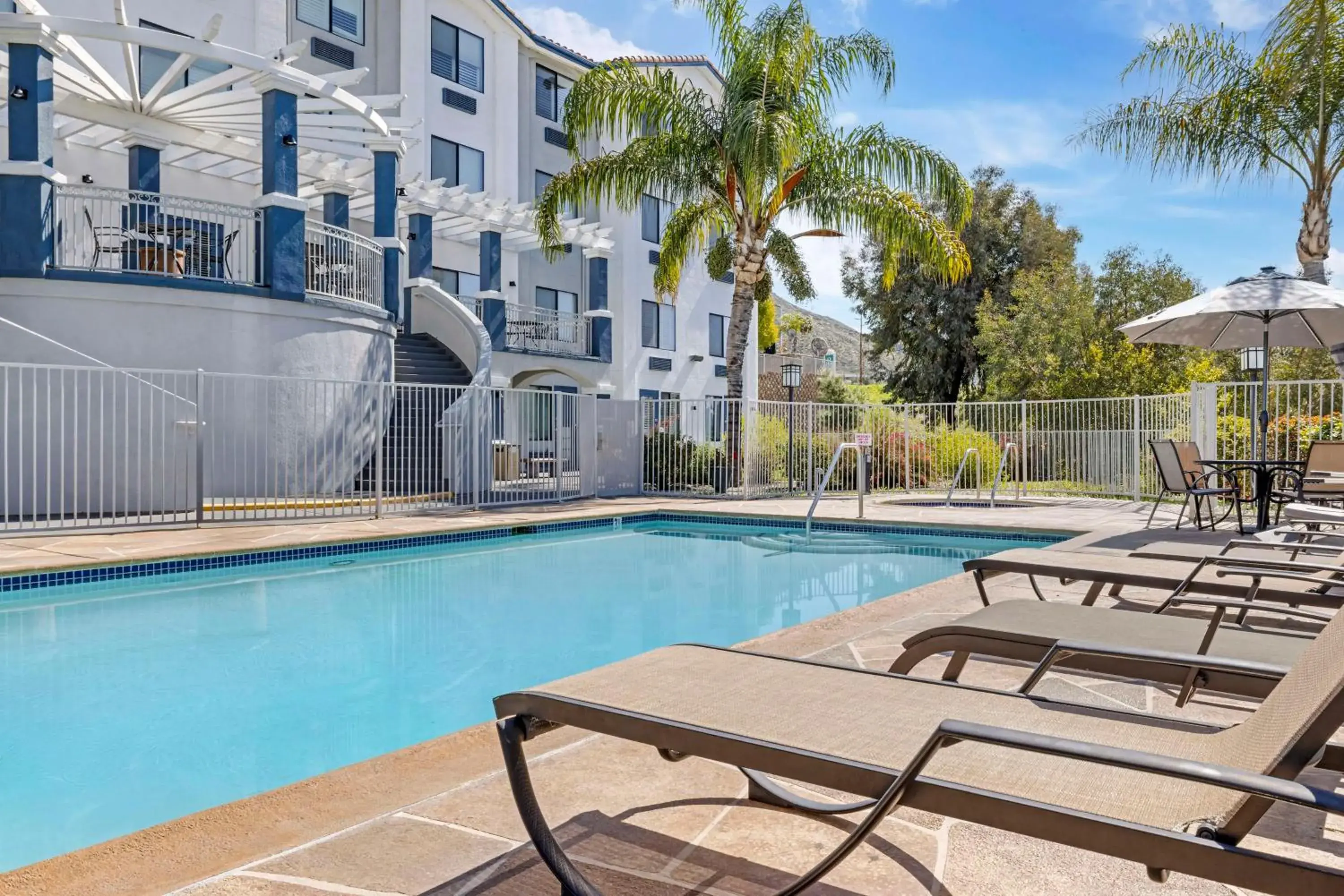 Pool view in Best Western Plus Lake Elsinore Inn & Suites Pool view in Best Western Plus Lake Elsinore Inn & Suites