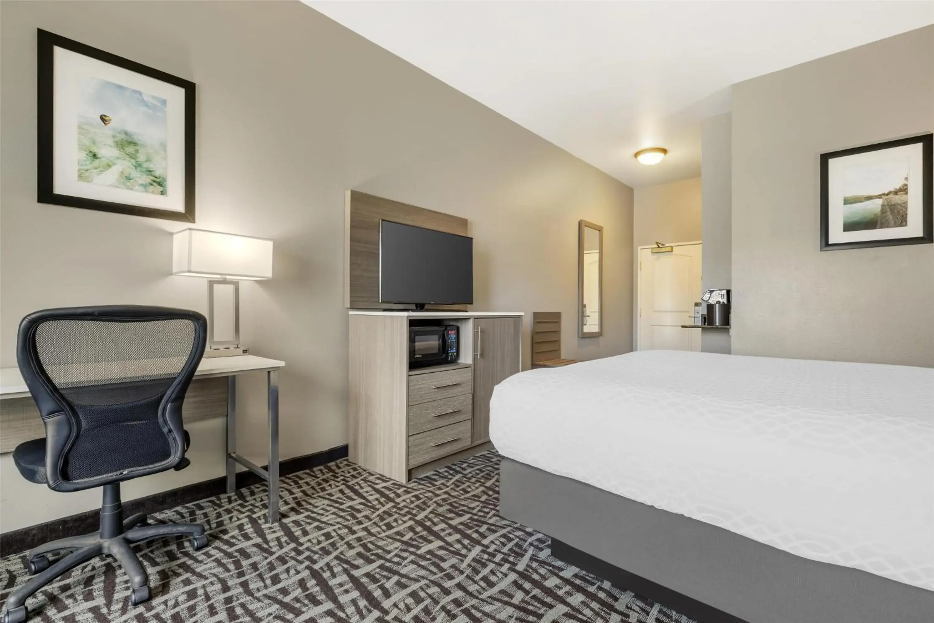 King Room in Best Western Plus Lake Elsinore Inn & Suites King Room in Best Western Plus Lake Elsinore Inn & Suites
