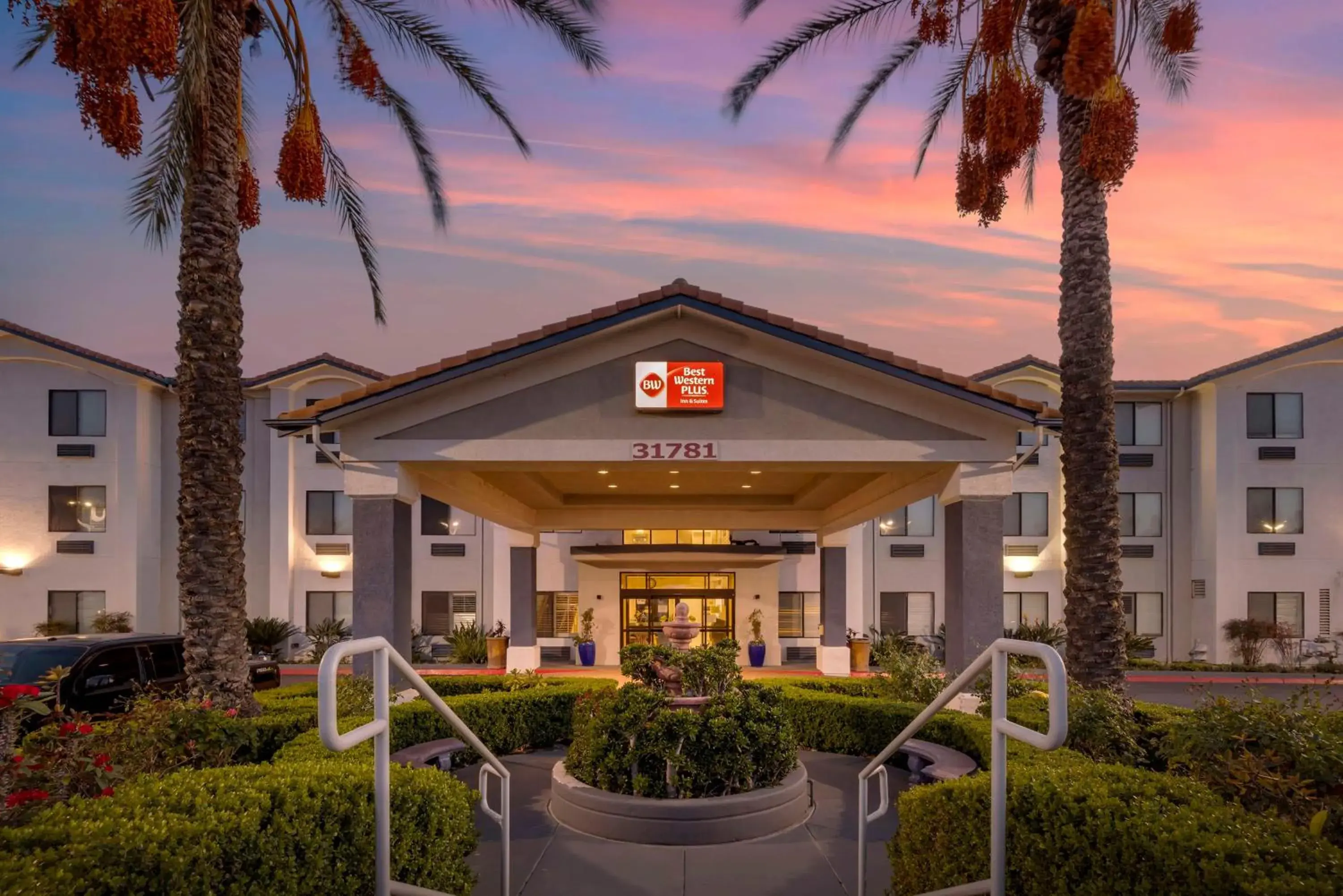 Property building in Best Western Plus Lake Elsinore Inn & Suites Property building in Best Western Plus Lake Elsinore Inn & Suites