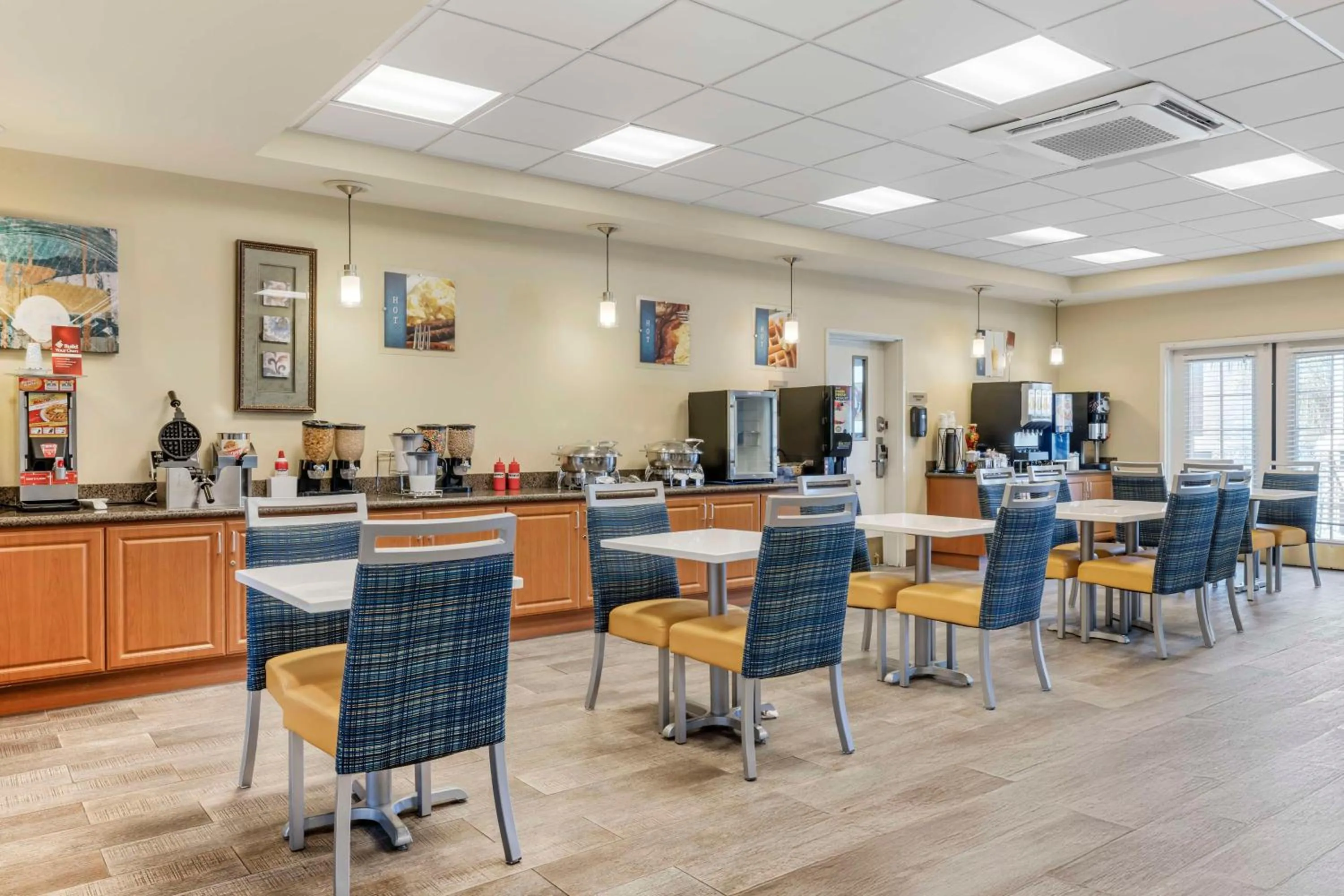 Breakfast in Best Western Plus Lake Elsinore Inn & Suites