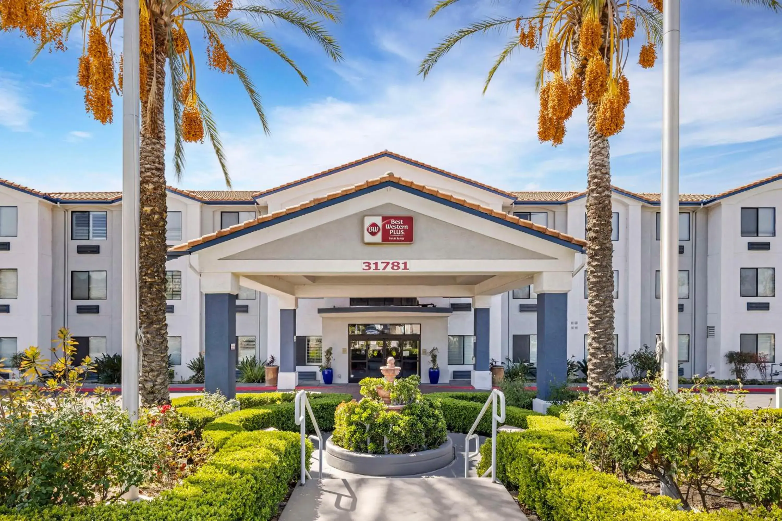 Property building in Best Western Plus Lake Elsinore Inn & Suites Property building in Best Western Plus Lake Elsinore Inn & Suites