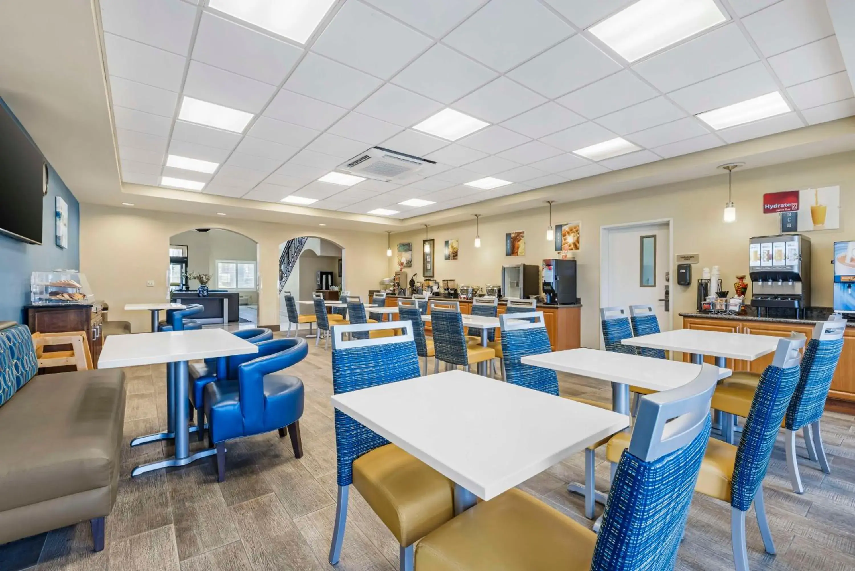 Breakfast in Best Western Plus Lake Elsinore Inn & Suites Breakfast in Best Western Plus Lake Elsinore Inn & Suites