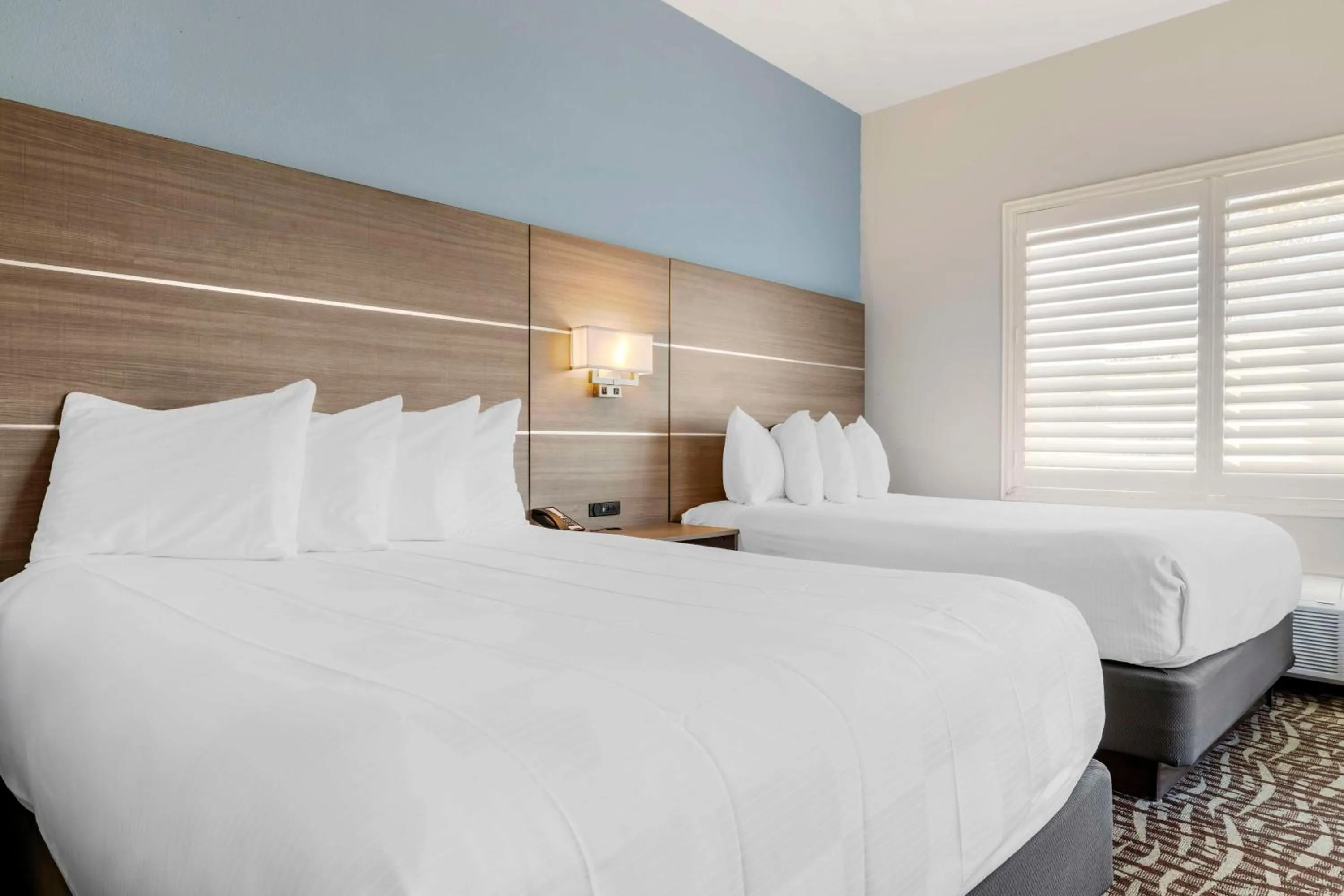 Bedroom, Bed in Best Western Plus Lake Elsinore Inn & Suites