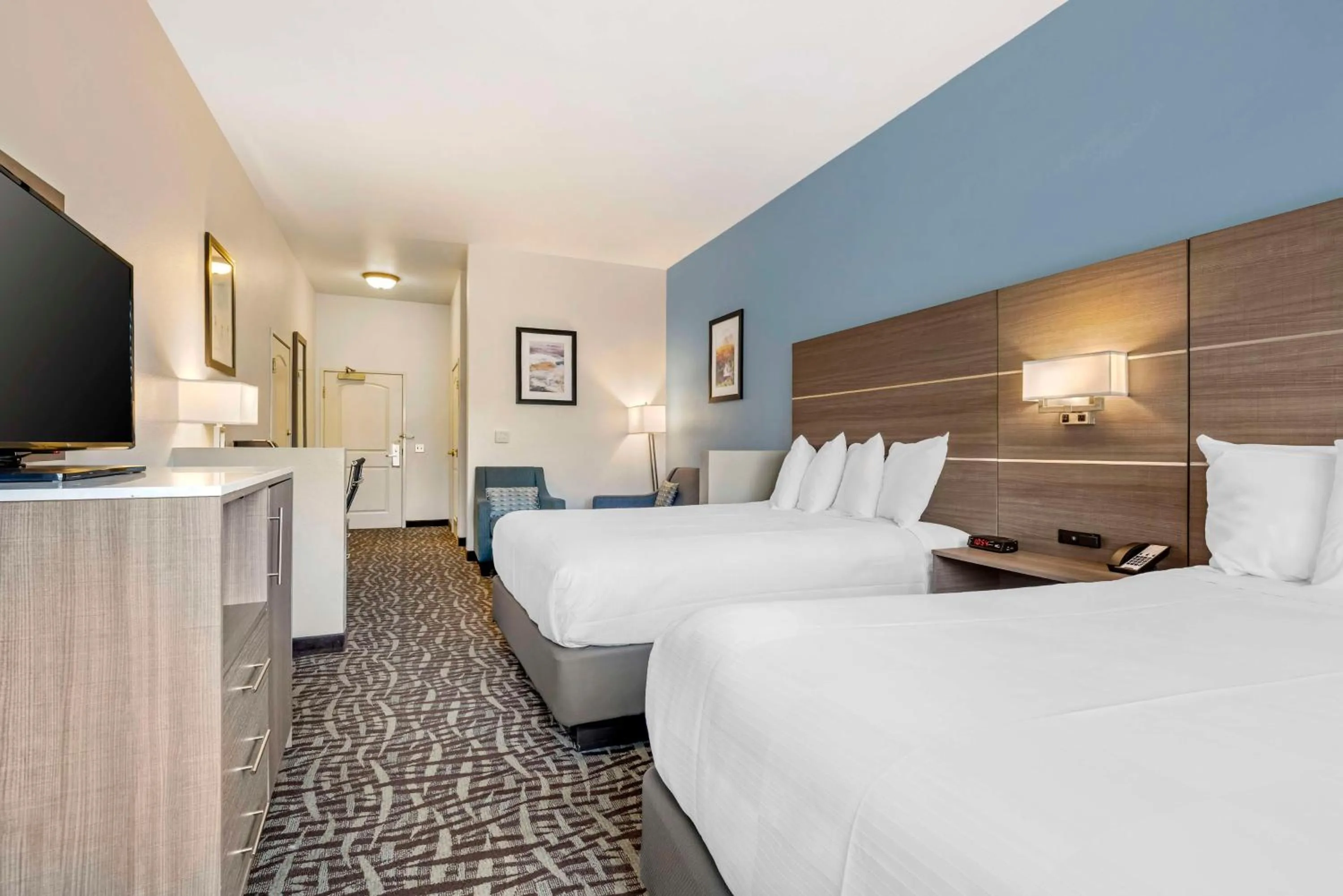 Bedroom, Bed in Best Western Plus Lake Elsinore Inn & Suites