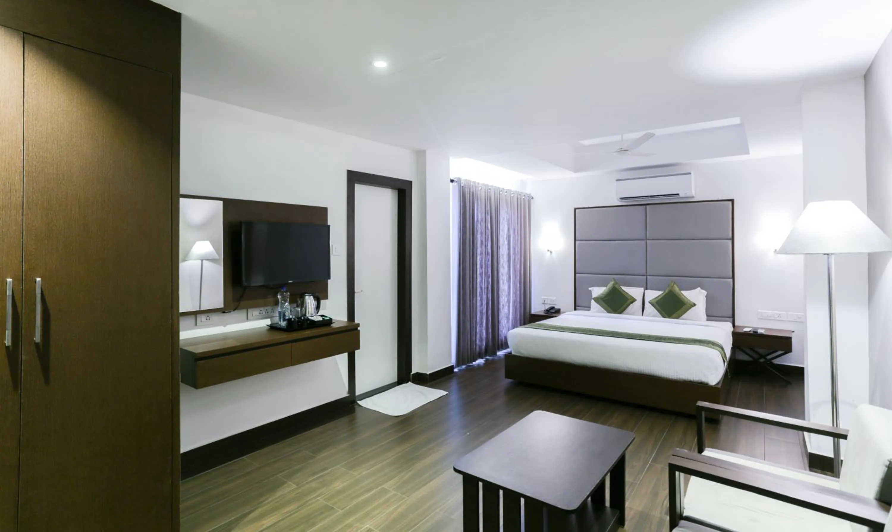 Breakfast in Hotel Crown Suites