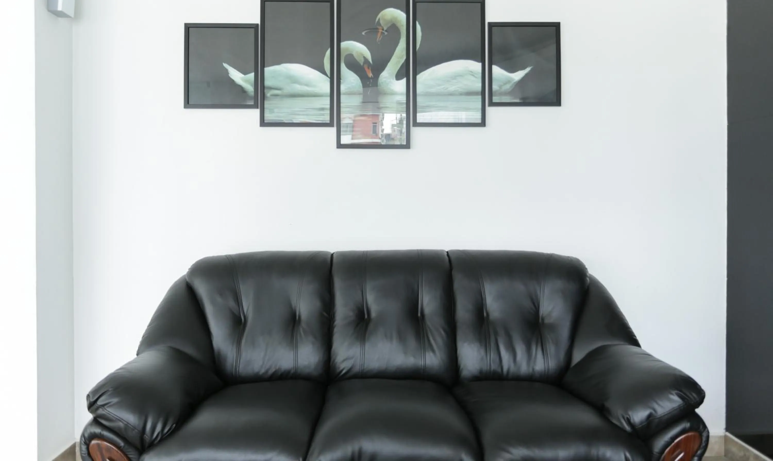 Seating area in Hotel Crown Suites