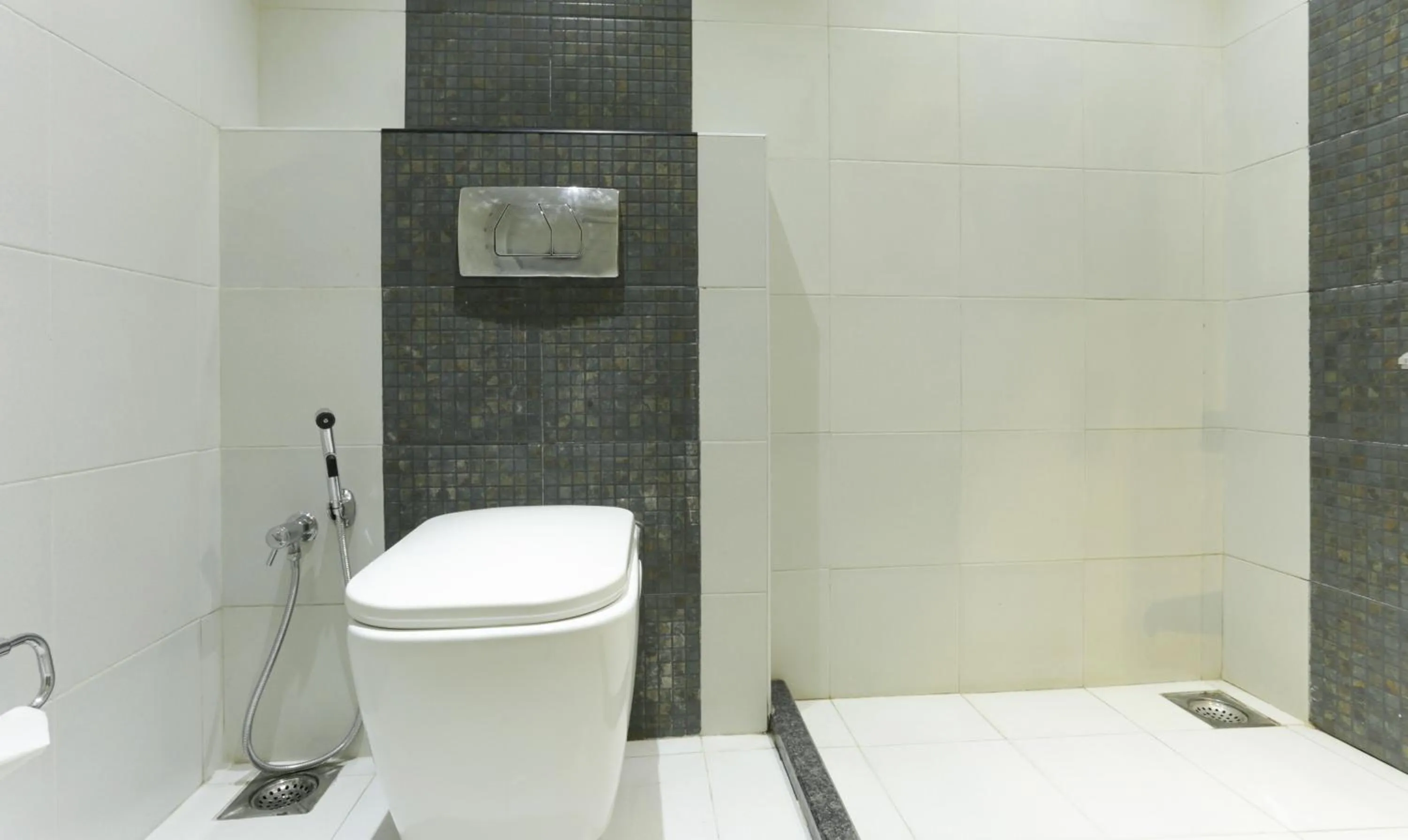 Bathroom in Hotel Crown Suites