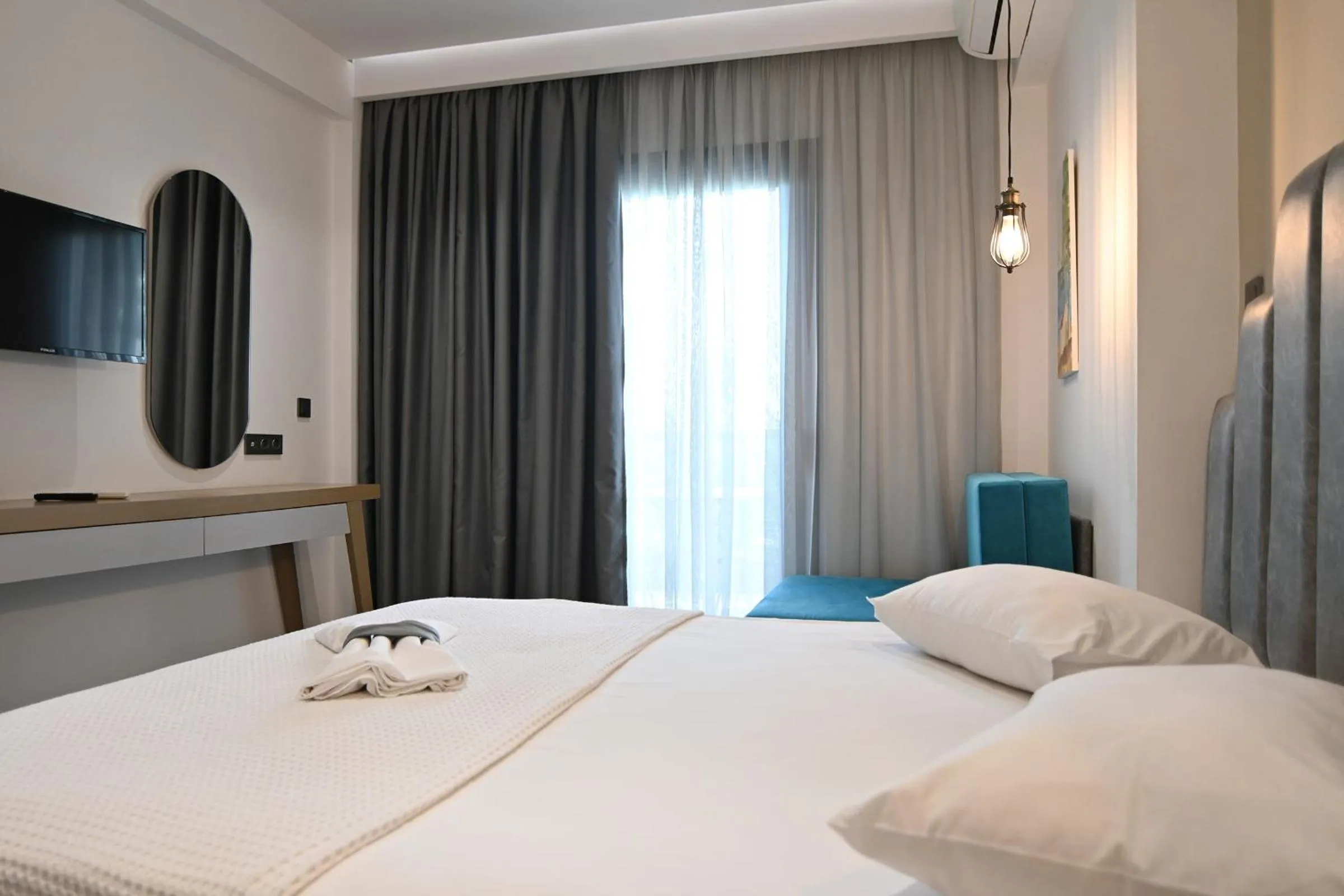 Bed in Amalia Rooms Sea View