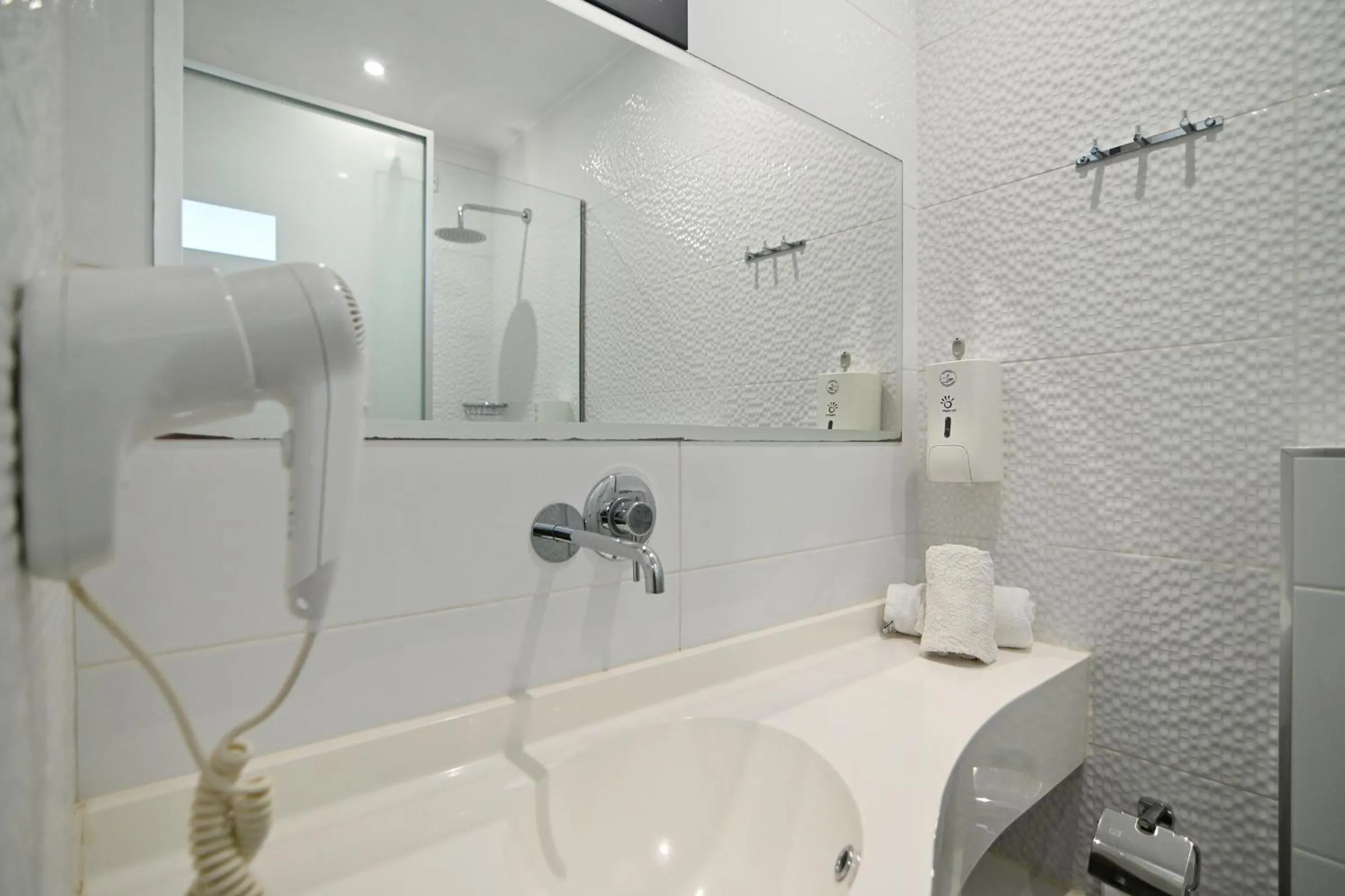 Shower in Amalia Rooms Sea View