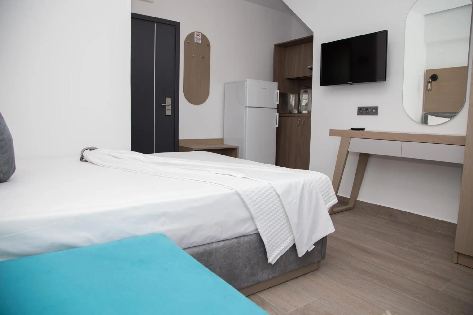 Kitchen or kitchenette, Bed in Amalia Rooms Sea View