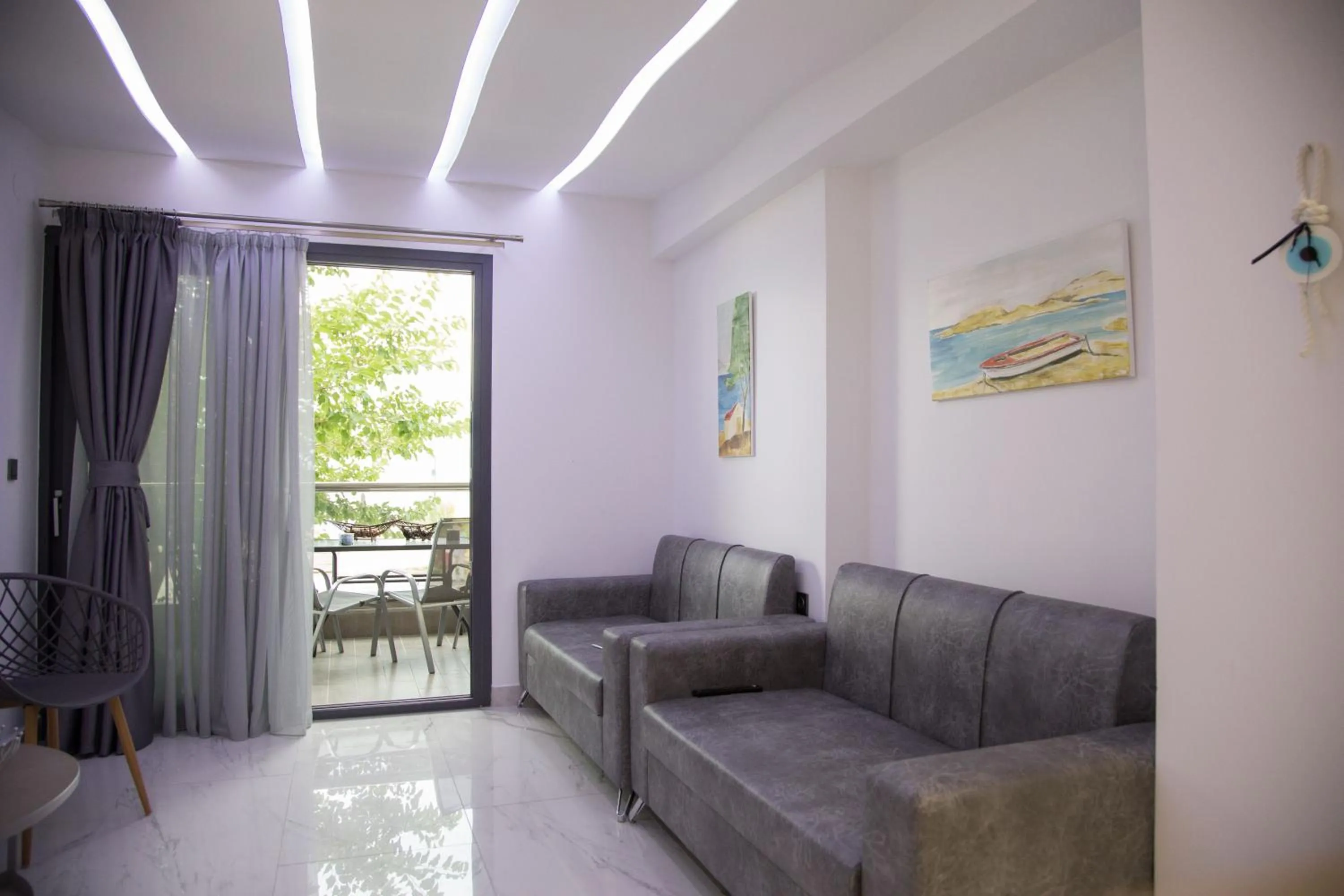 Entertainment in Amalia Rooms Sea View