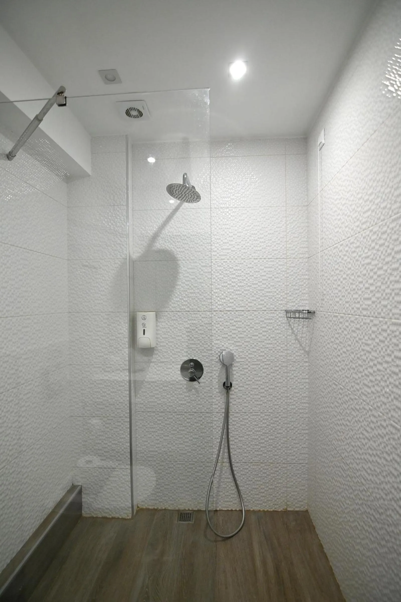 Shower in Amalia Rooms Sea View
