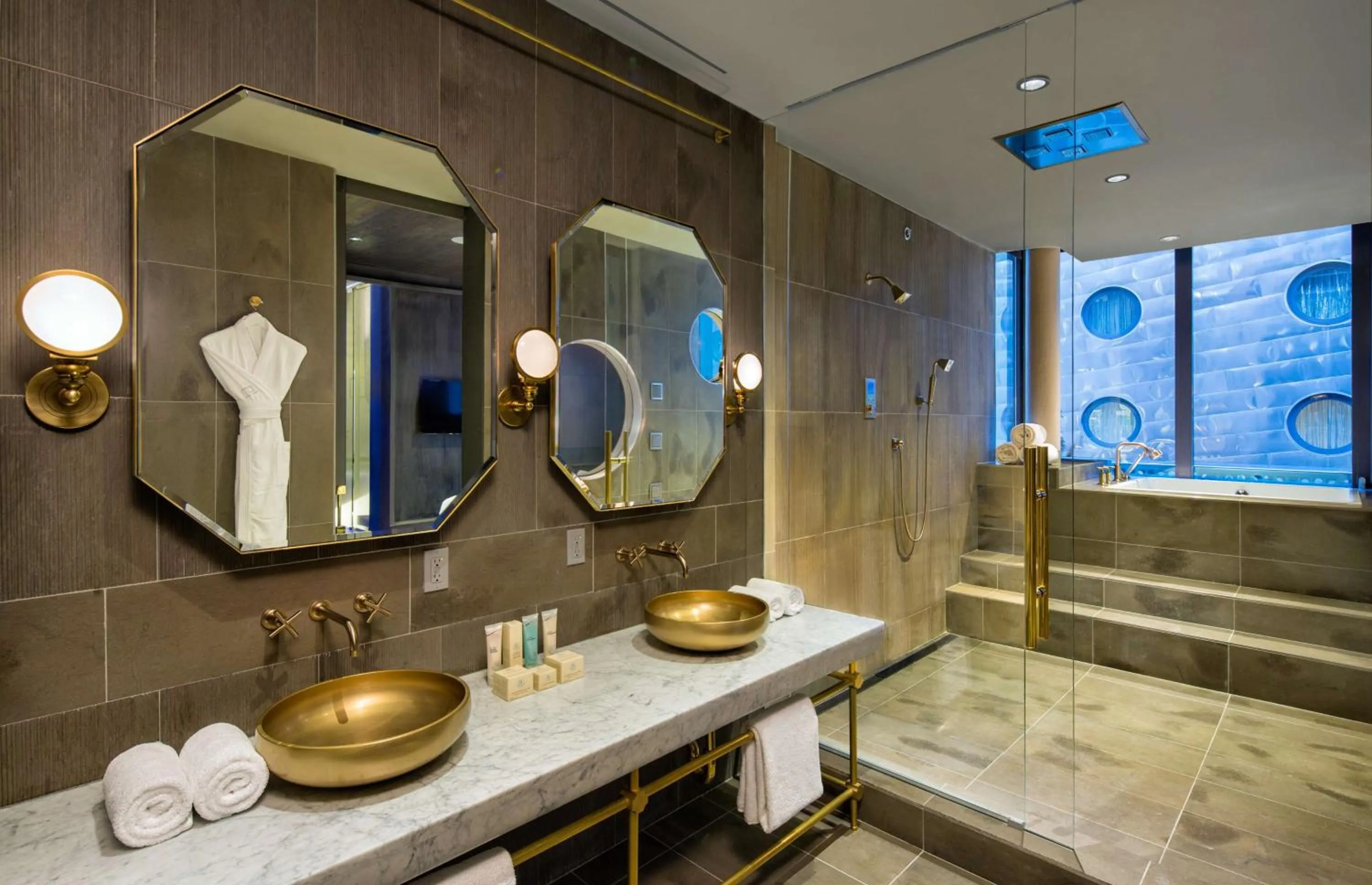 Bathroom in Dream Downtown, by Hyatt