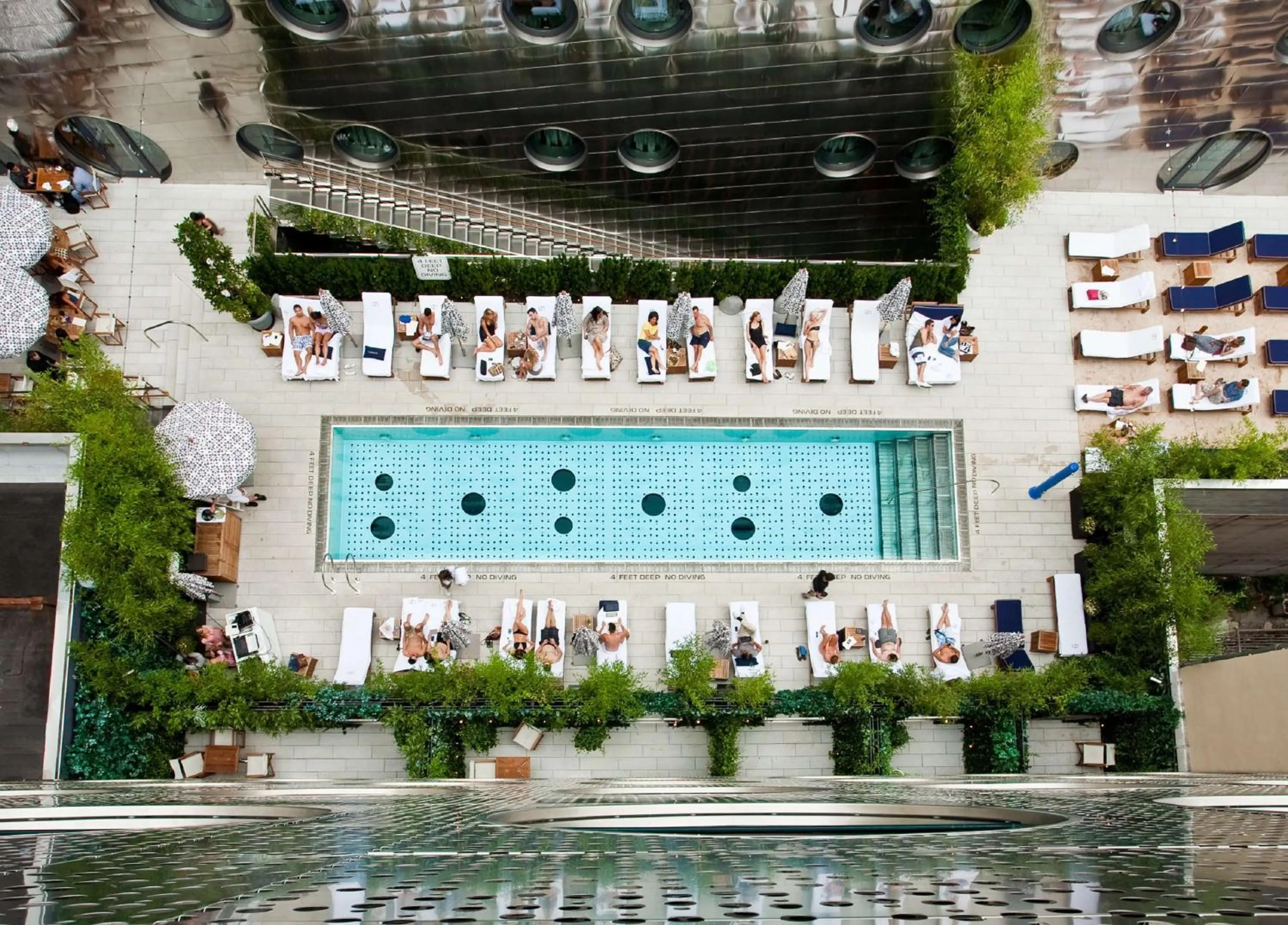 Swimming pool in Dream Downtown, by Hyatt