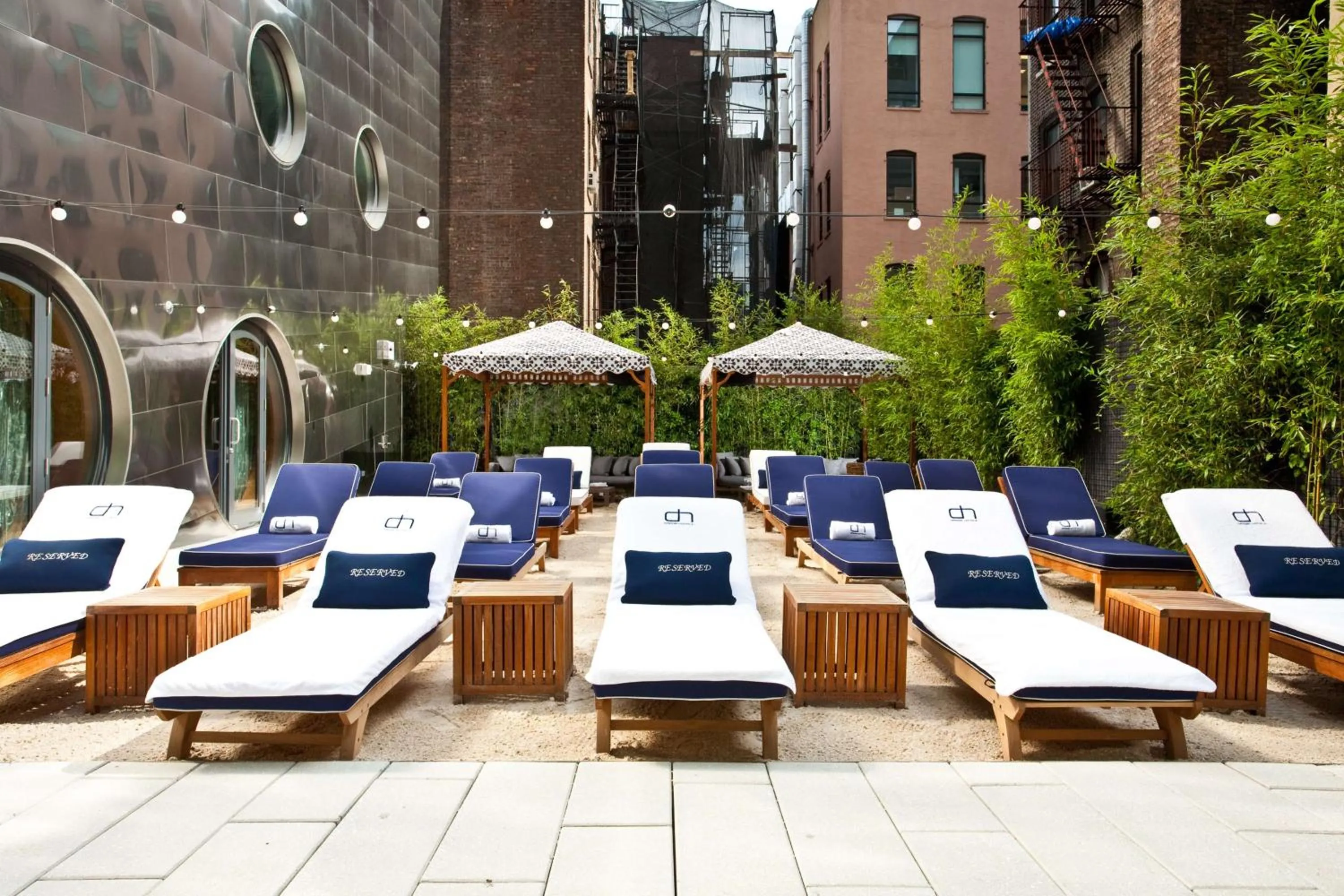 Swimming pool in Dream Downtown, by Hyatt