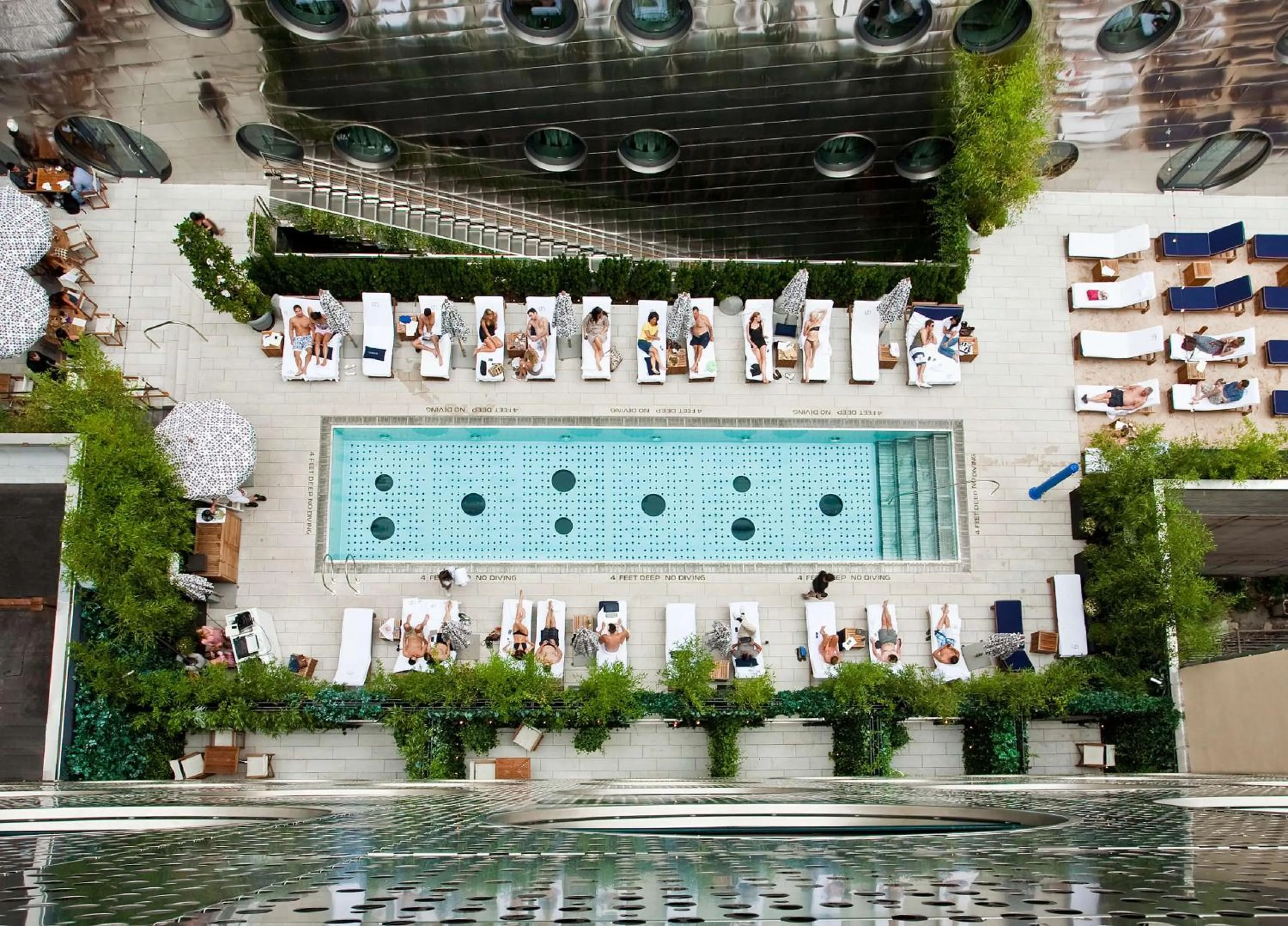 Swimming pool in Dream Downtown, by Hyatt