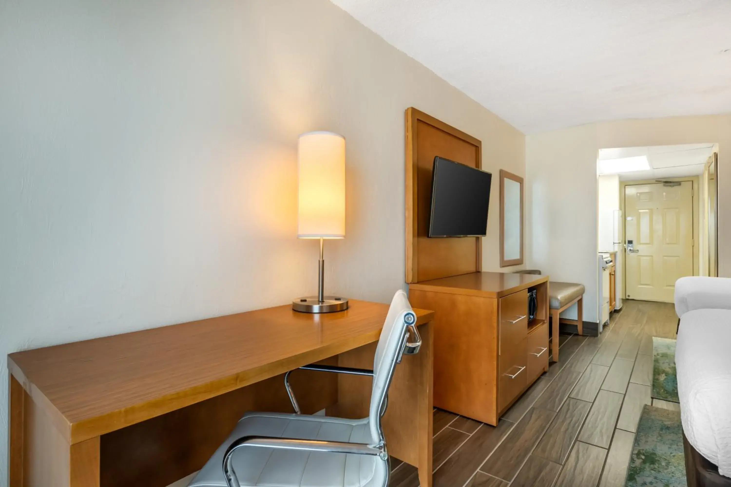 Executive Oceanfront Efficiency with Two Queen Beds - Top Floor in Tropical Winds Resort Hotel Executive Oceanfront Efficiency with Two Queen Beds - Top Floor in Tropical Winds Resort Hotel