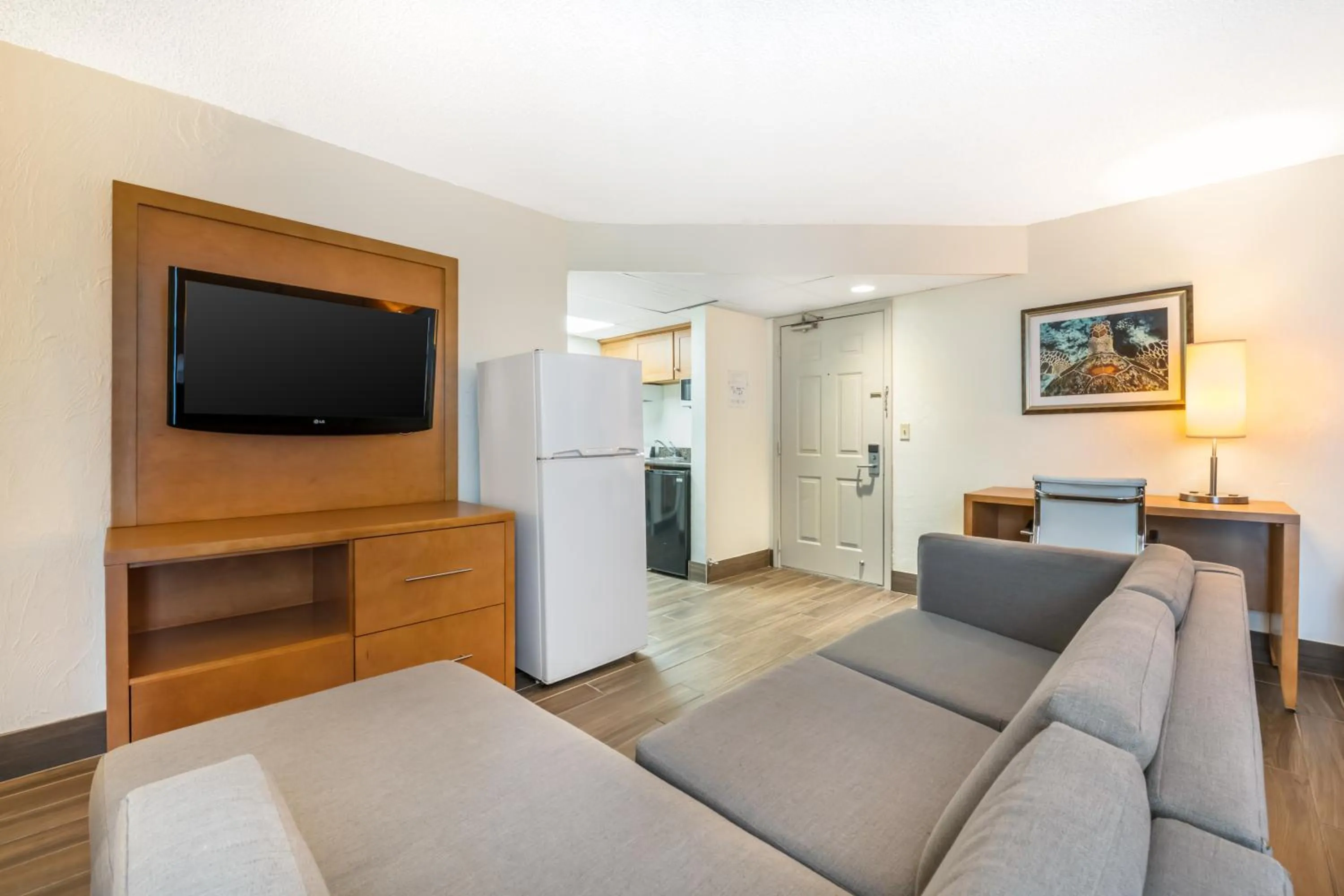 Living room in Tropical Winds Resort Hotel