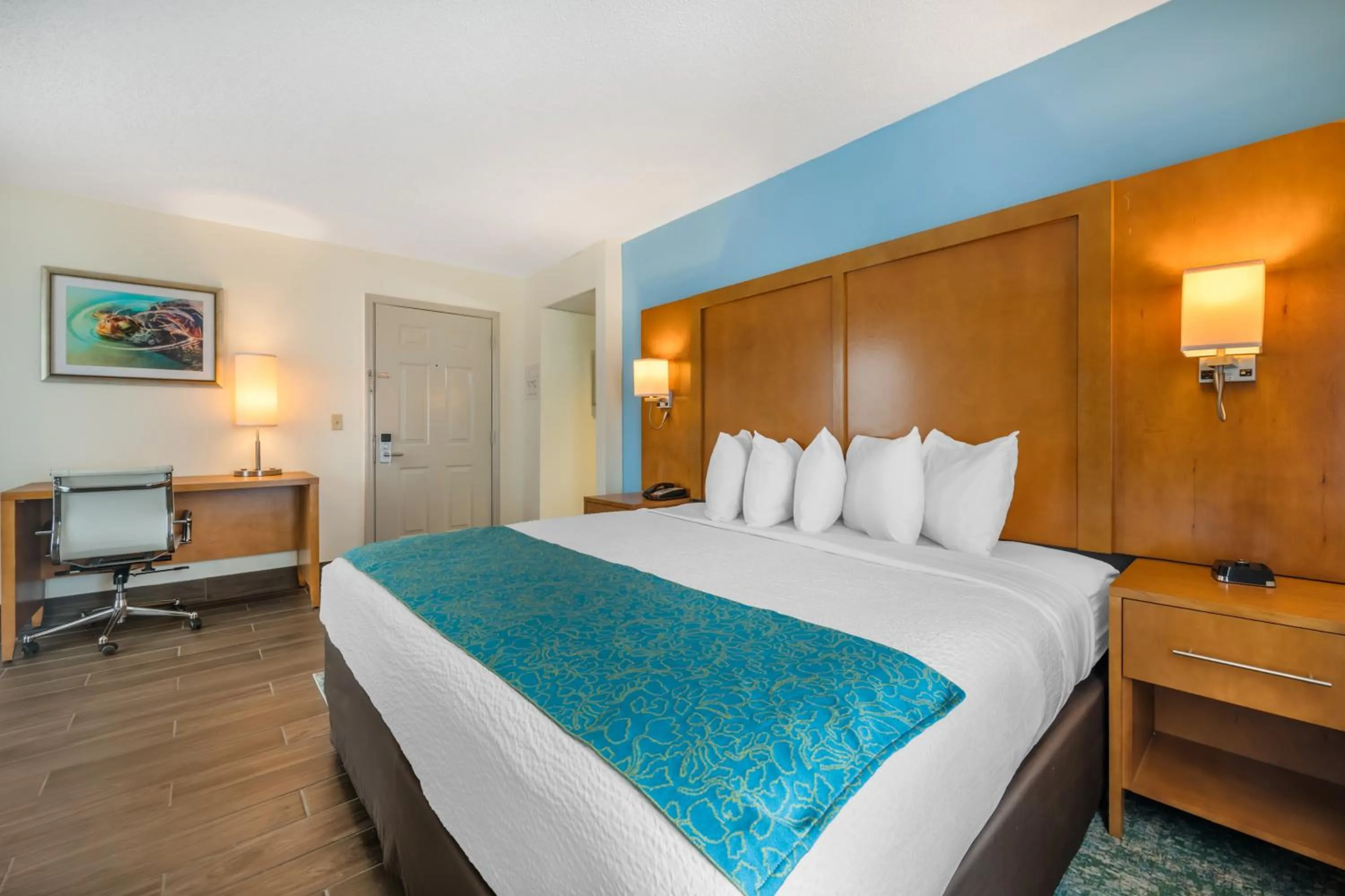 Photo of the whole room, Bed in Tropical Winds Resort Hotel