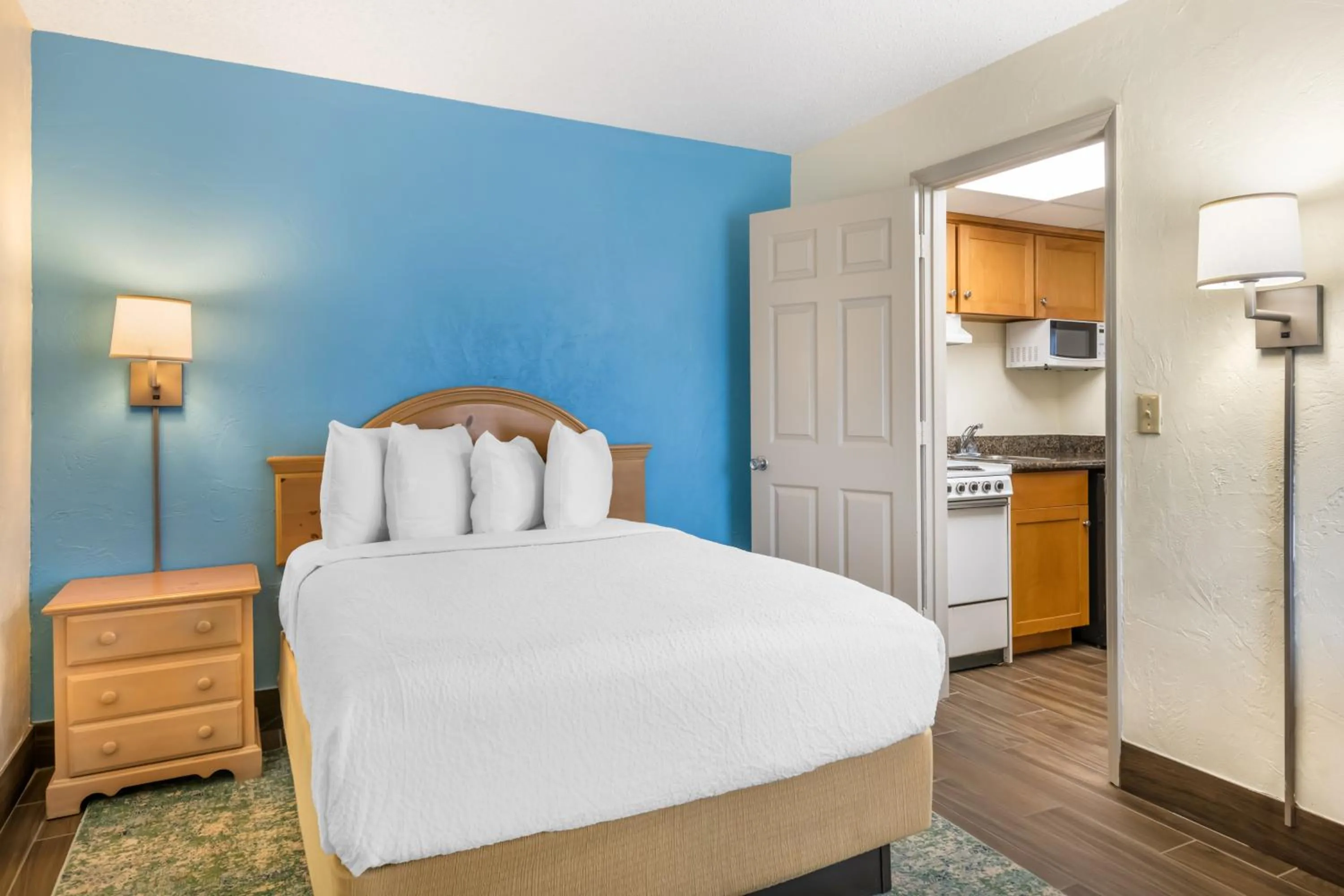 Photo of the whole room, Bed in Tropical Winds Resort Hotel