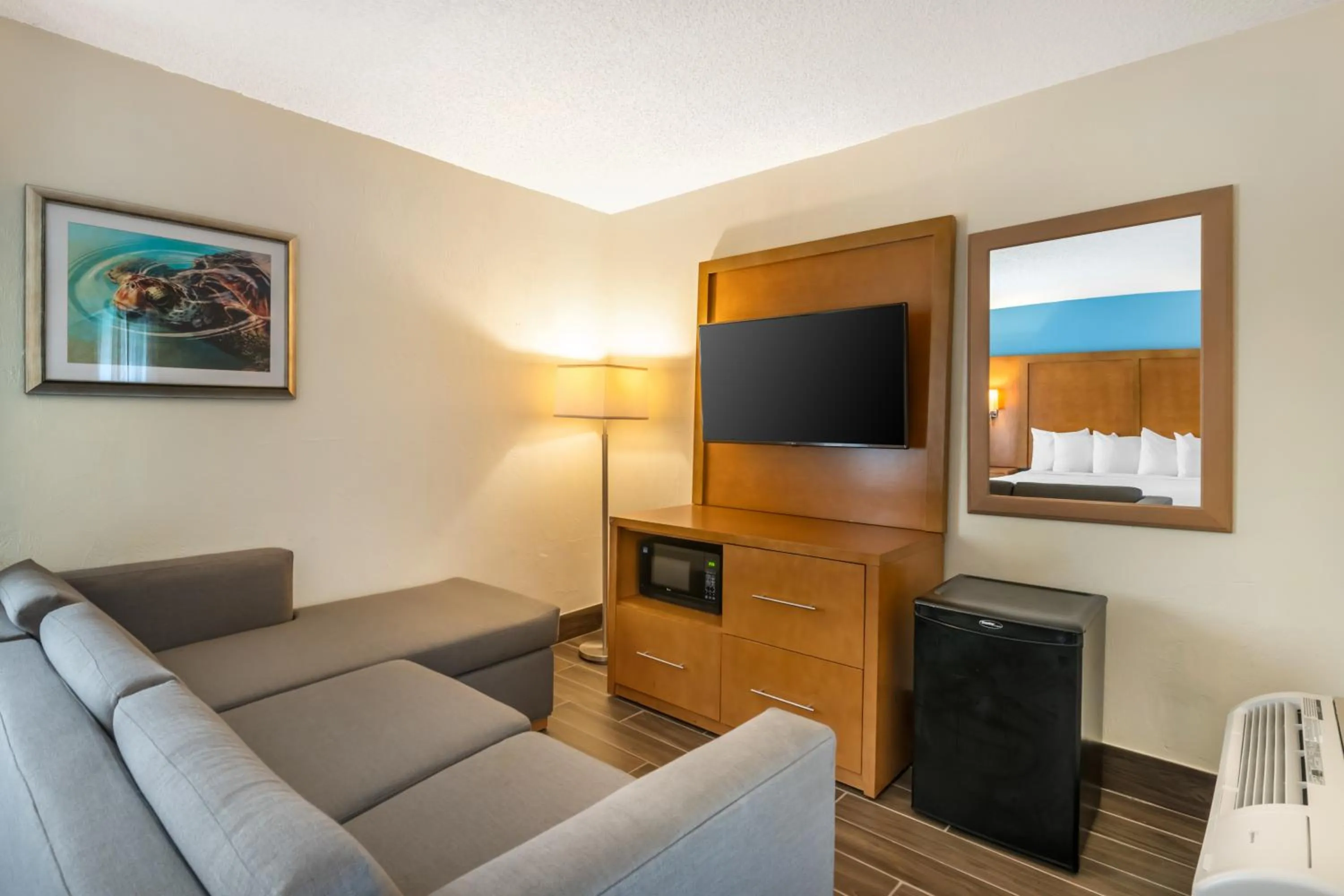 Living room in Tropical Winds Resort Hotel