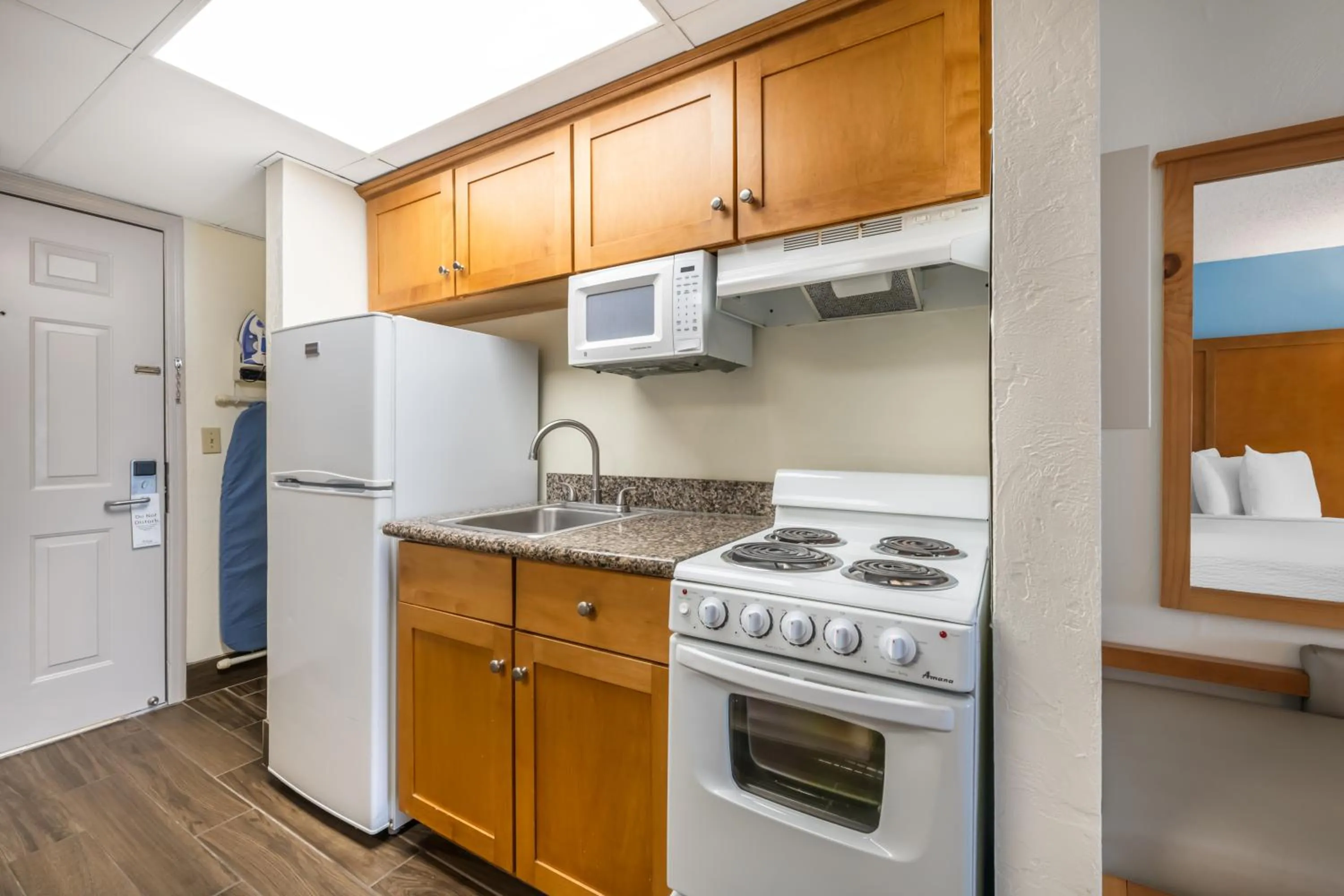 Kitchen or kitchenette in Tropical Winds Resort Hotel