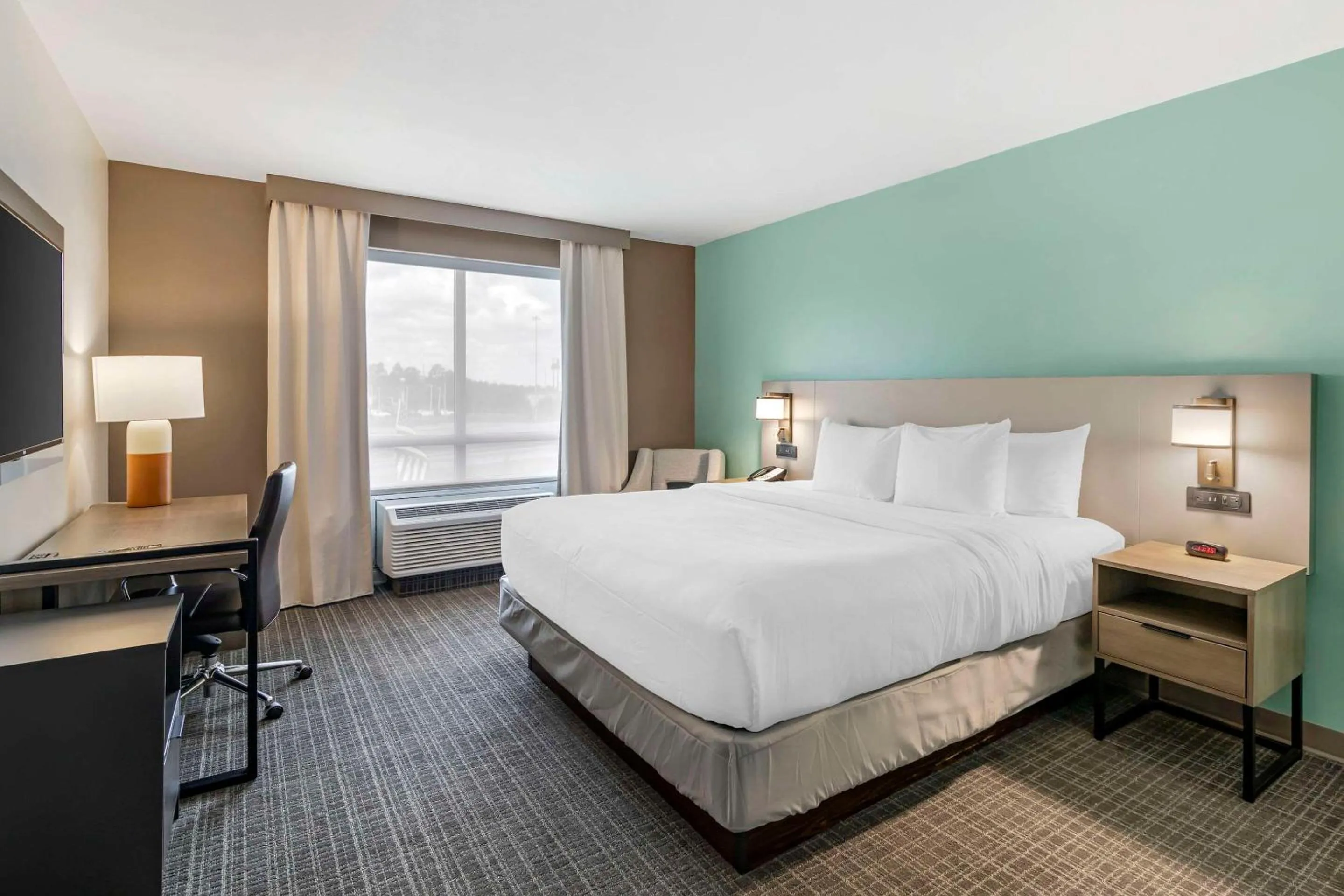 Bedroom, Bed in Comfort Suites Valdosta Mall Area