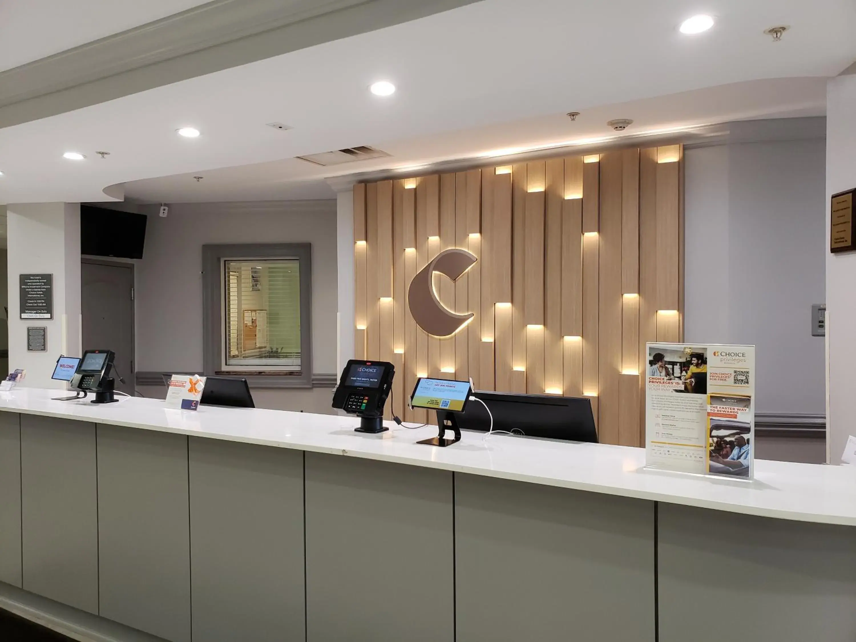 Lobby or reception in Comfort Suites Valdosta Mall Area Lobby or reception in Comfort Suites Valdosta Mall Area