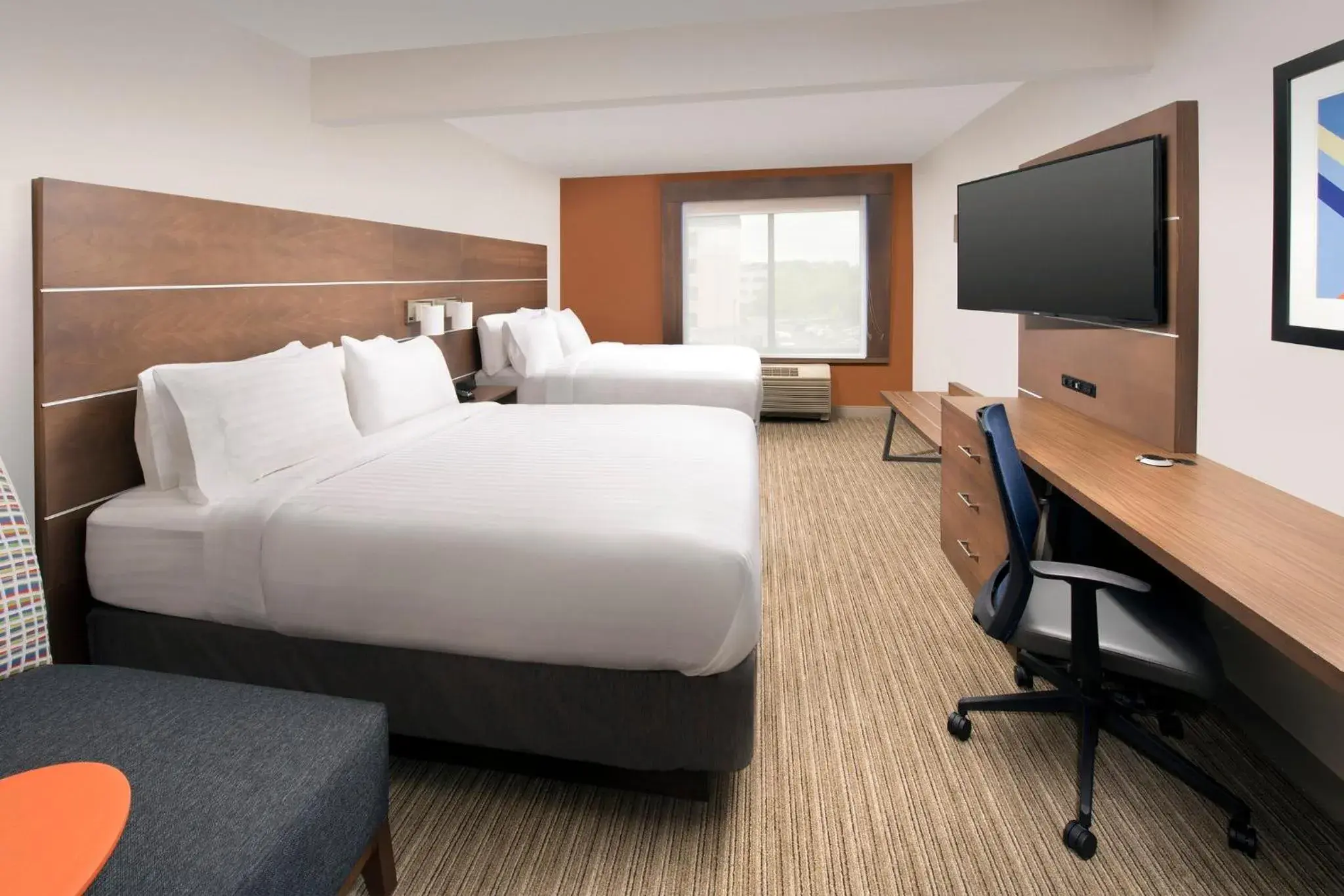 Photo of the whole room, Bed in Holiday Inn Express & Suites Baltimore - BWI Airport North by IHG Photo of the whole room, Bed in Holiday Inn Express & Suites Baltimore - BWI Airport North by IHG