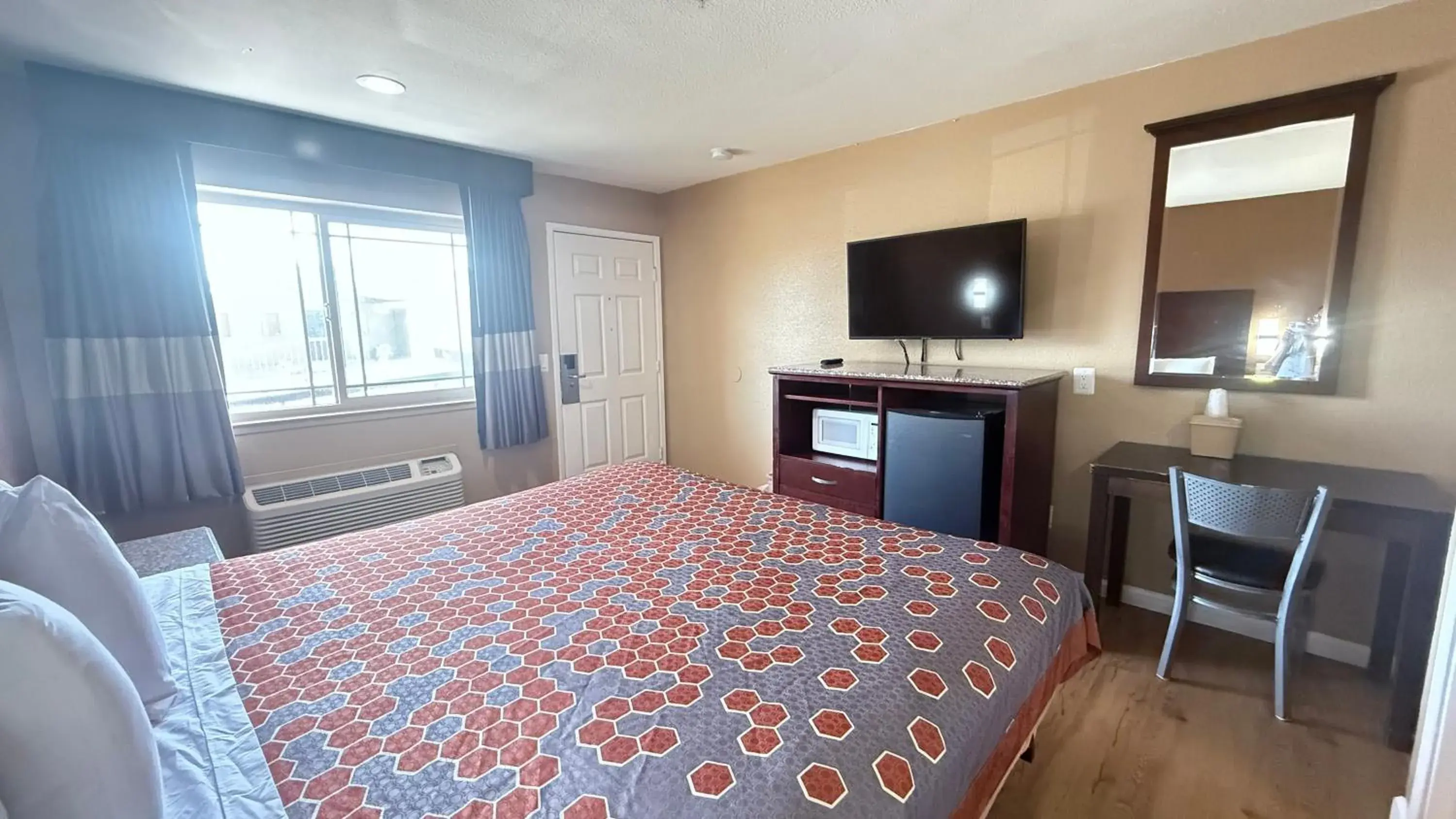 Bedroom, Bed in Valley Inn Bedroom, Bed in Valley Inn