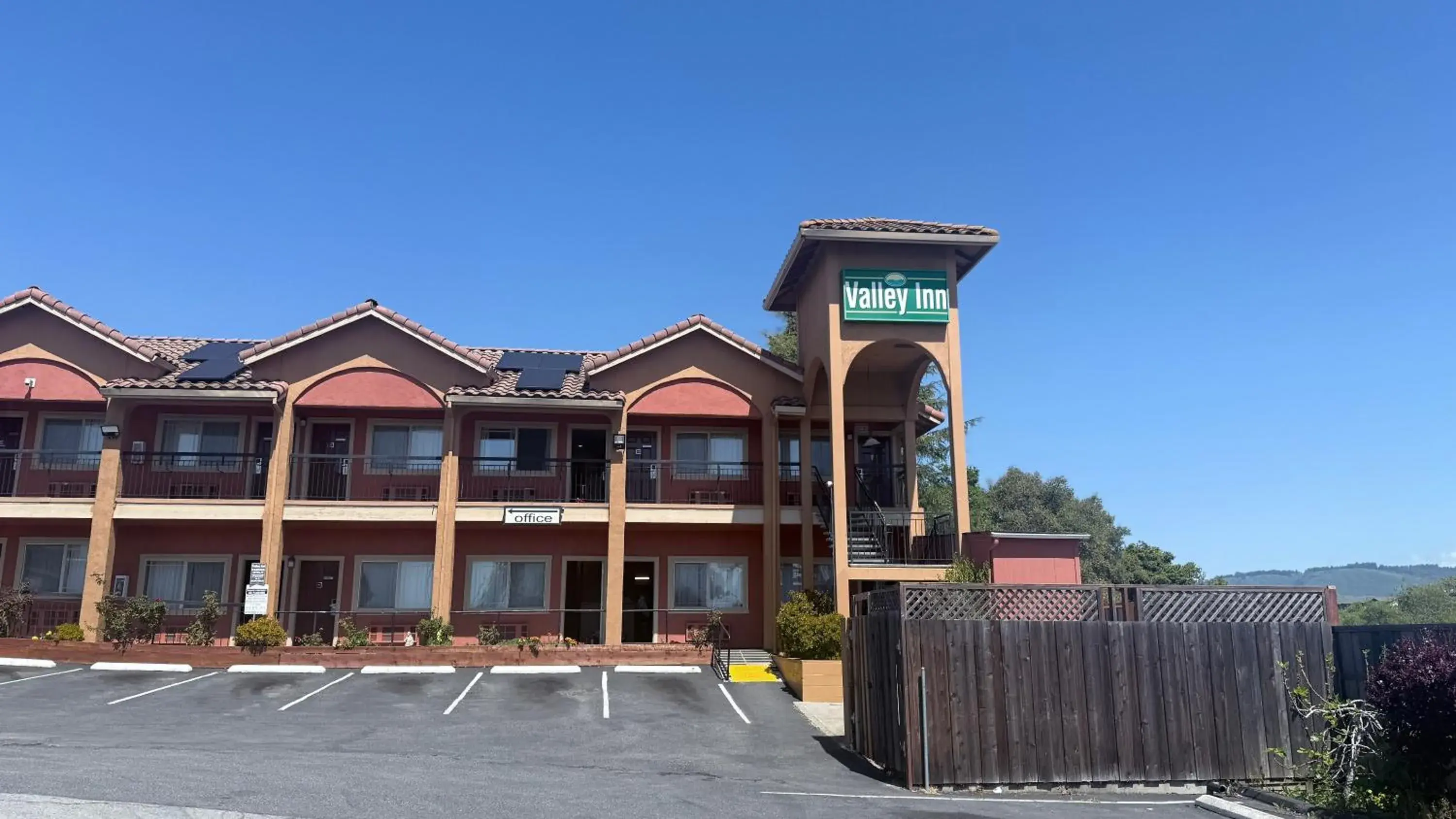 Property building in Valley Inn Property building in Valley Inn