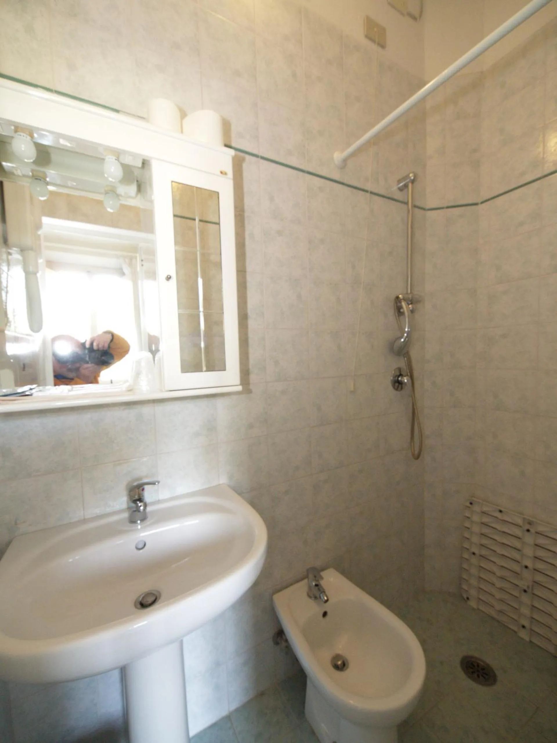 Shower in Hotel Cilene