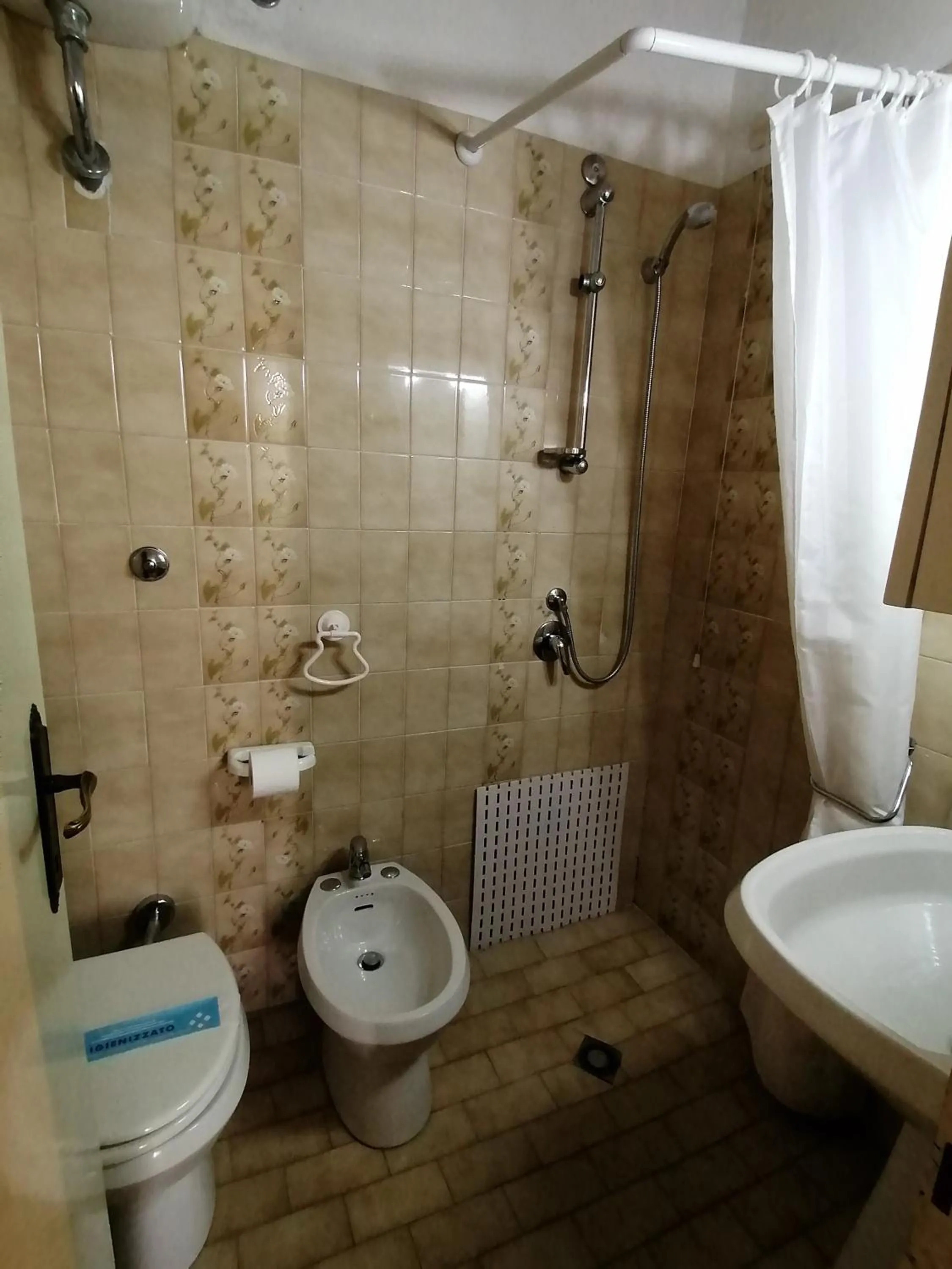 Shower in Hotel Cilene