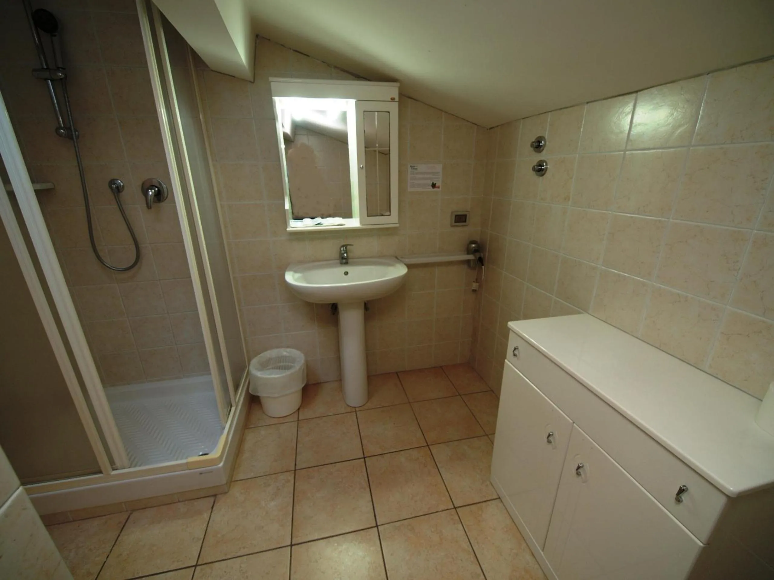 Shower in Hotel Cilene